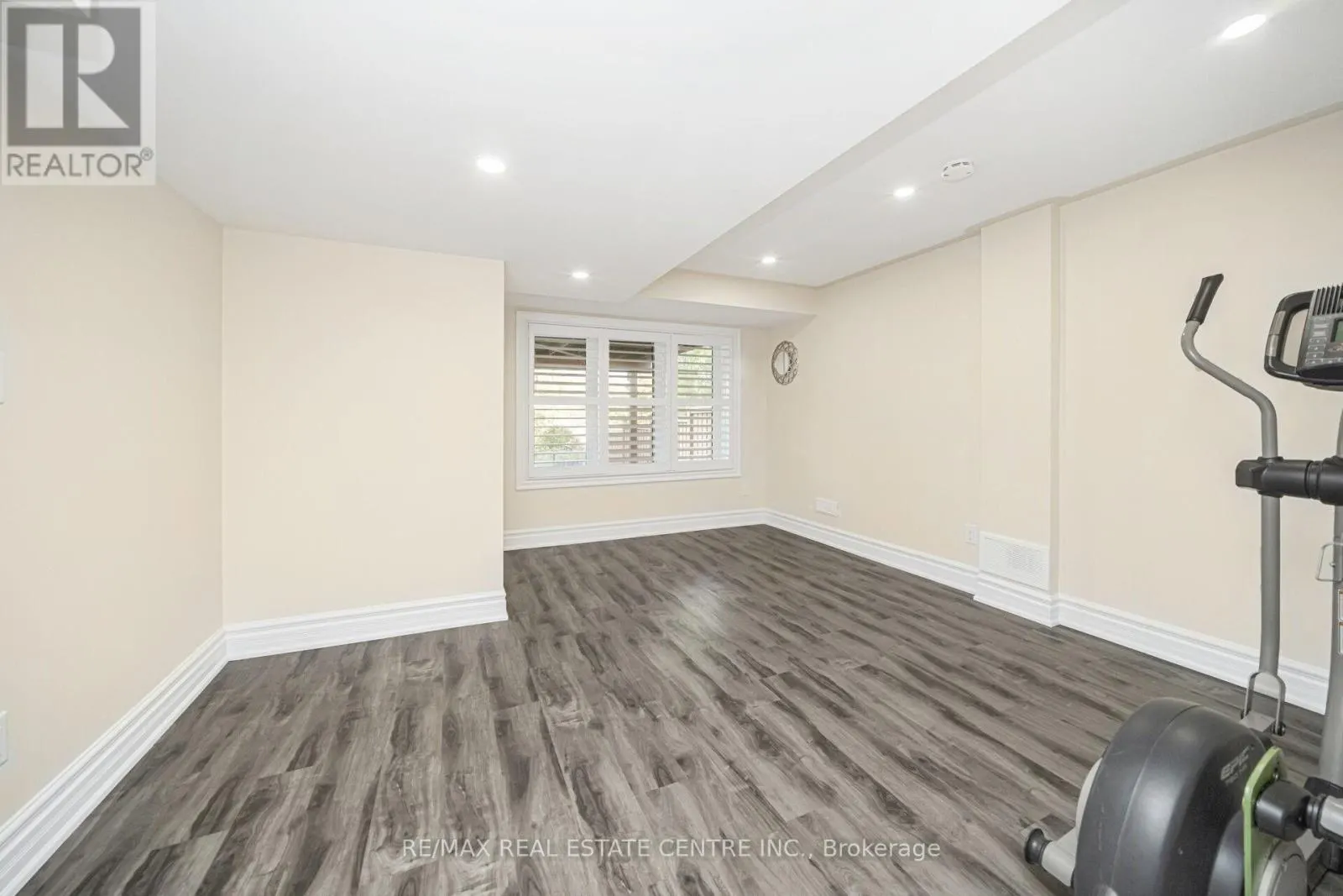 15 INTERLACKEN DRIVE