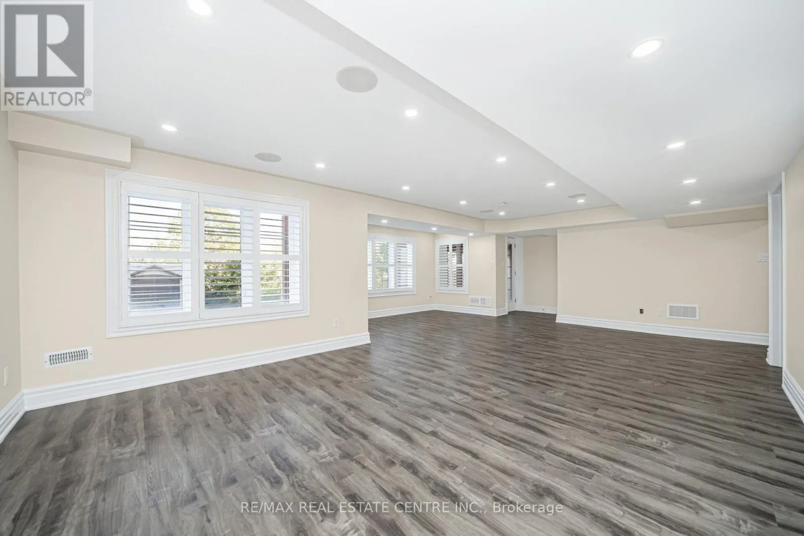 15 INTERLACKEN DRIVE