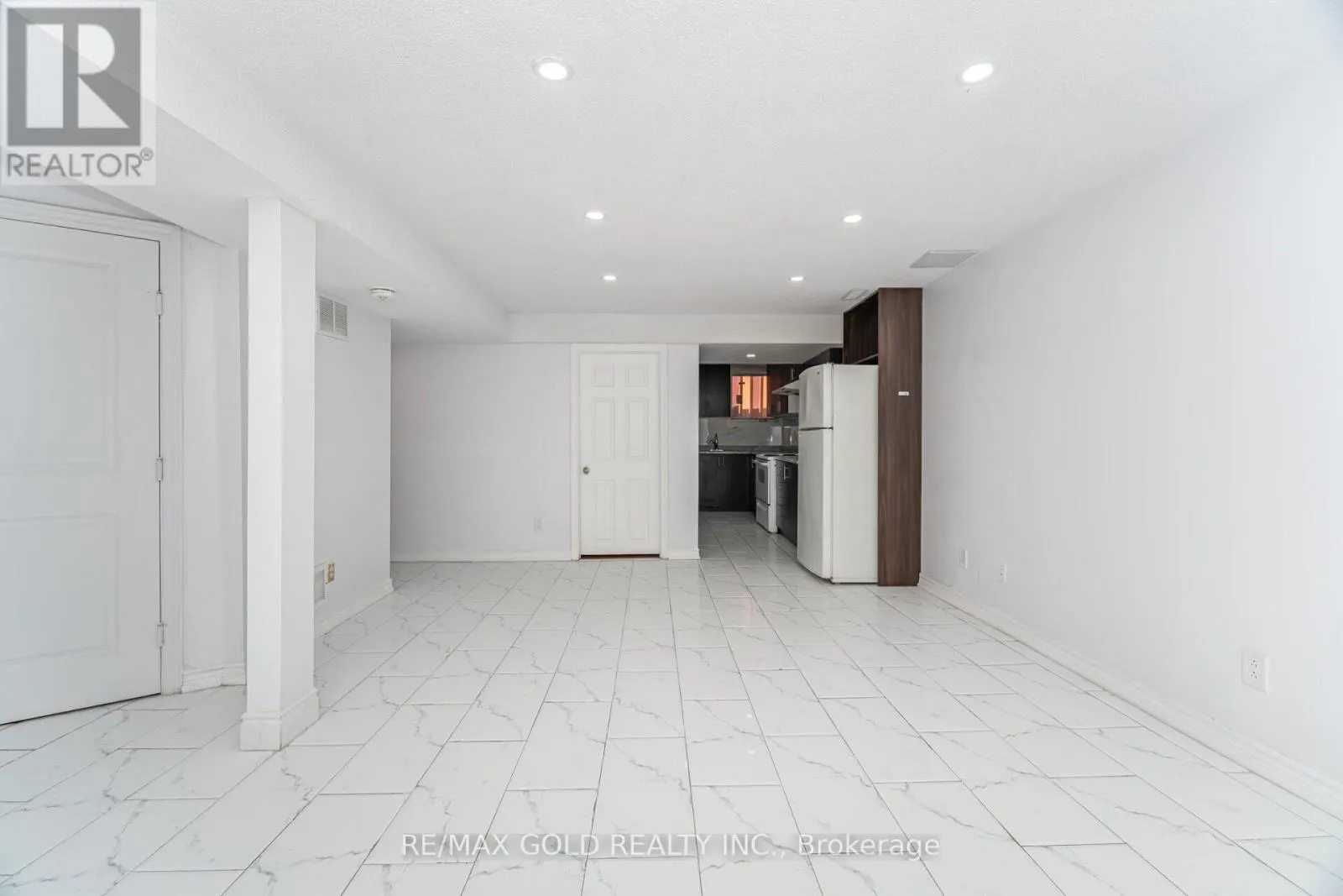 8 GORERIDGE CRESCENT