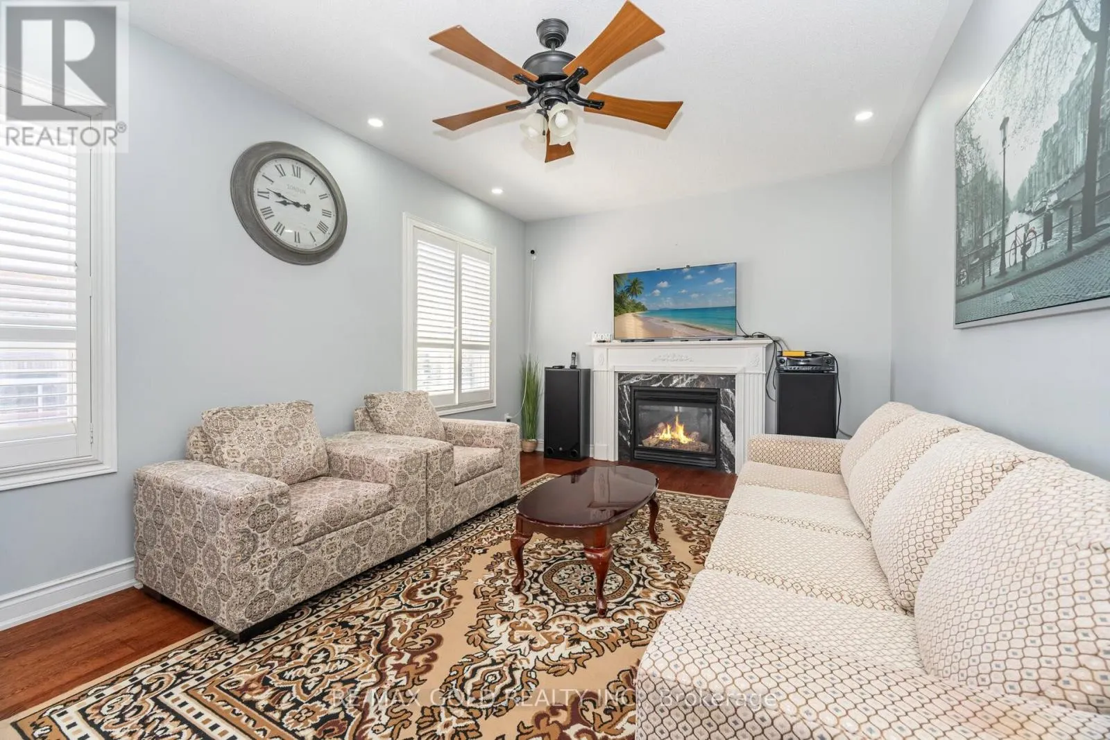 8 GORERIDGE CRESCENT