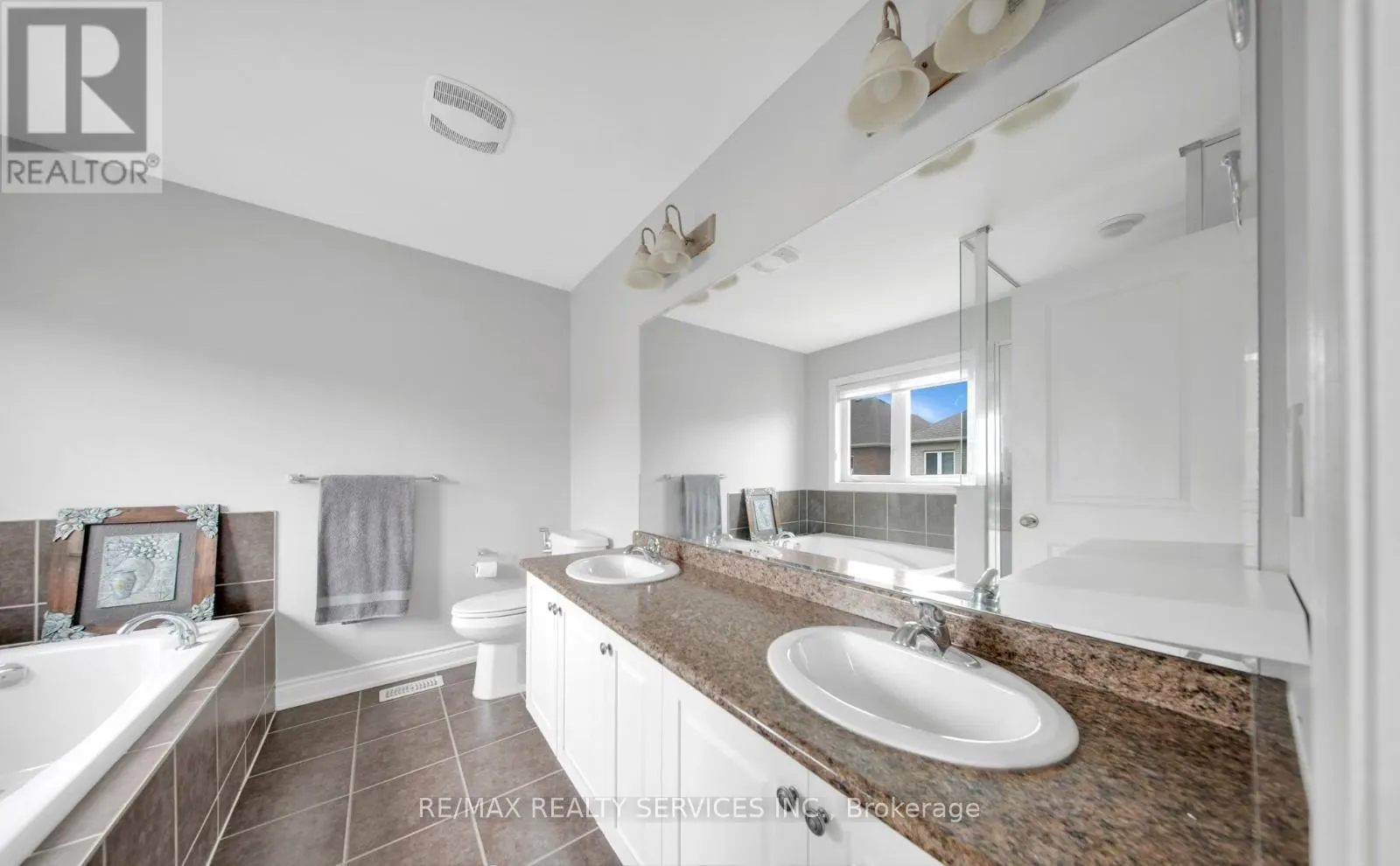 12 GOODSWAY TRAIL
