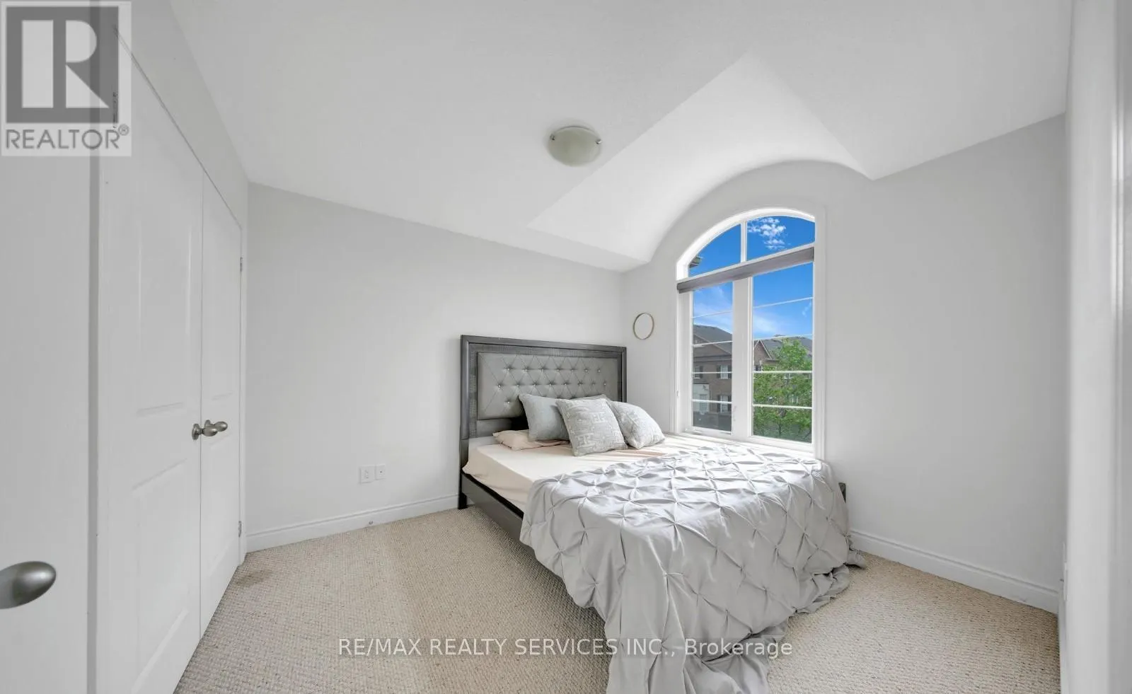 12 GOODSWAY TRAIL