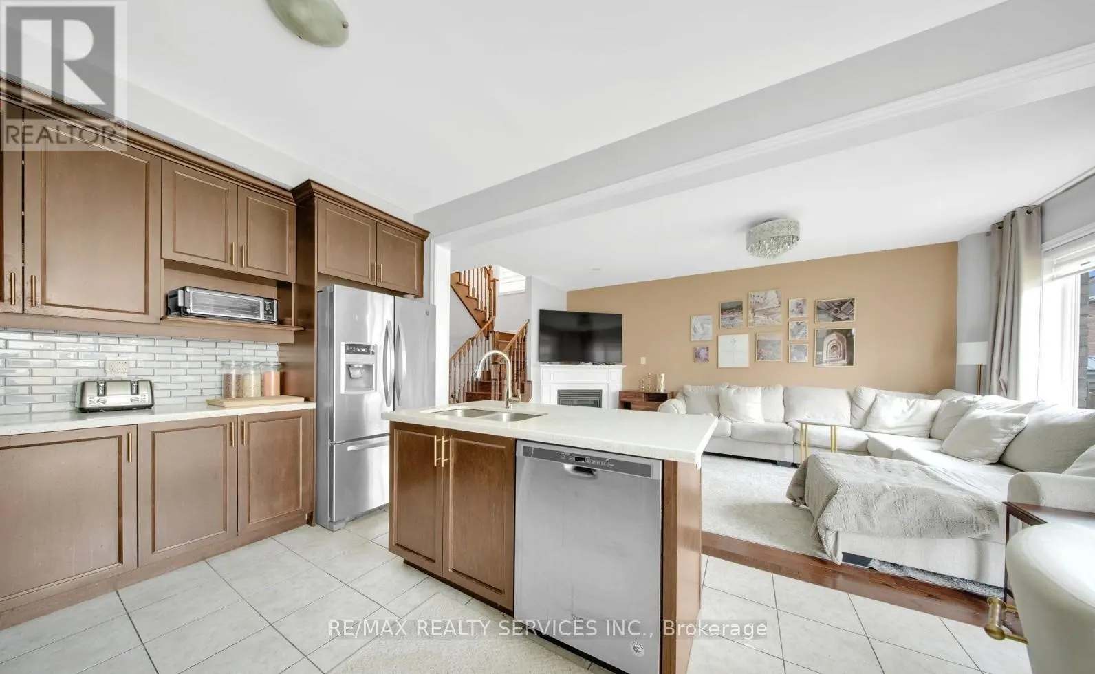 12 GOODSWAY TRAIL