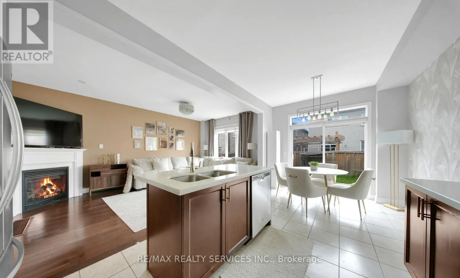 12 GOODSWAY TRAIL