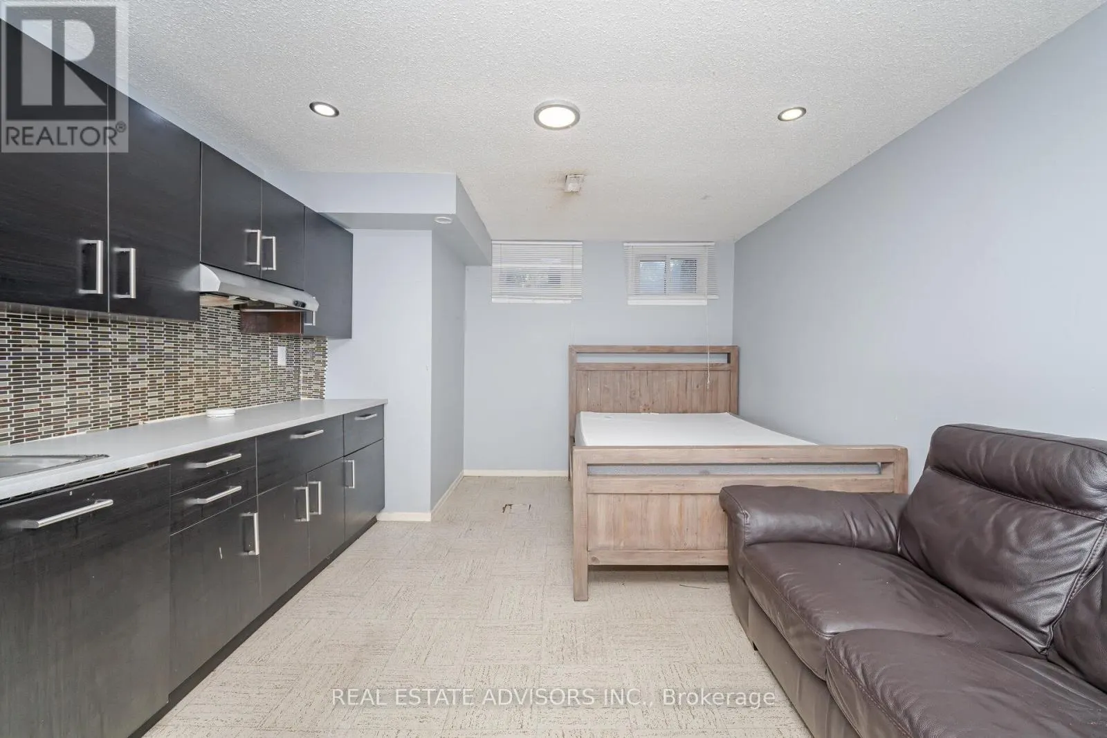 25 - 1320 HAMPTON STREET