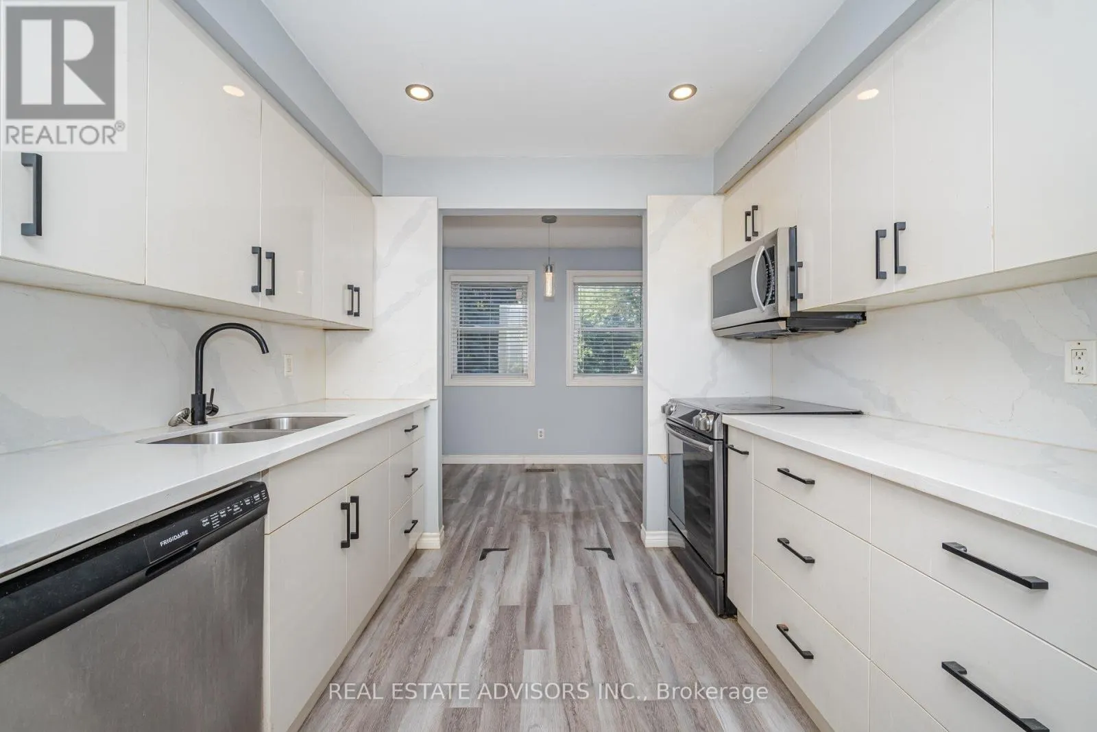 25 - 1320 HAMPTON STREET