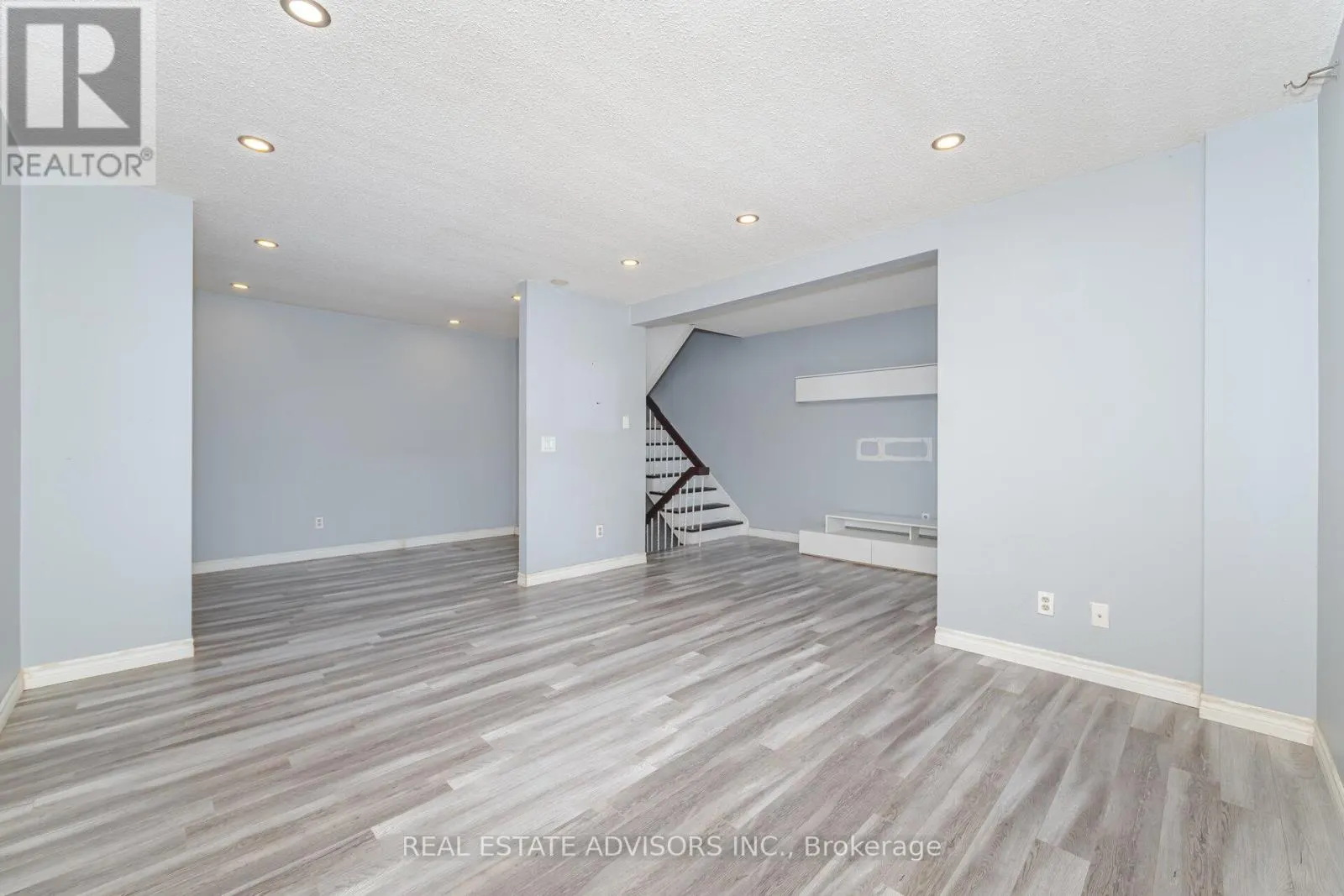 25 - 1320 HAMPTON STREET