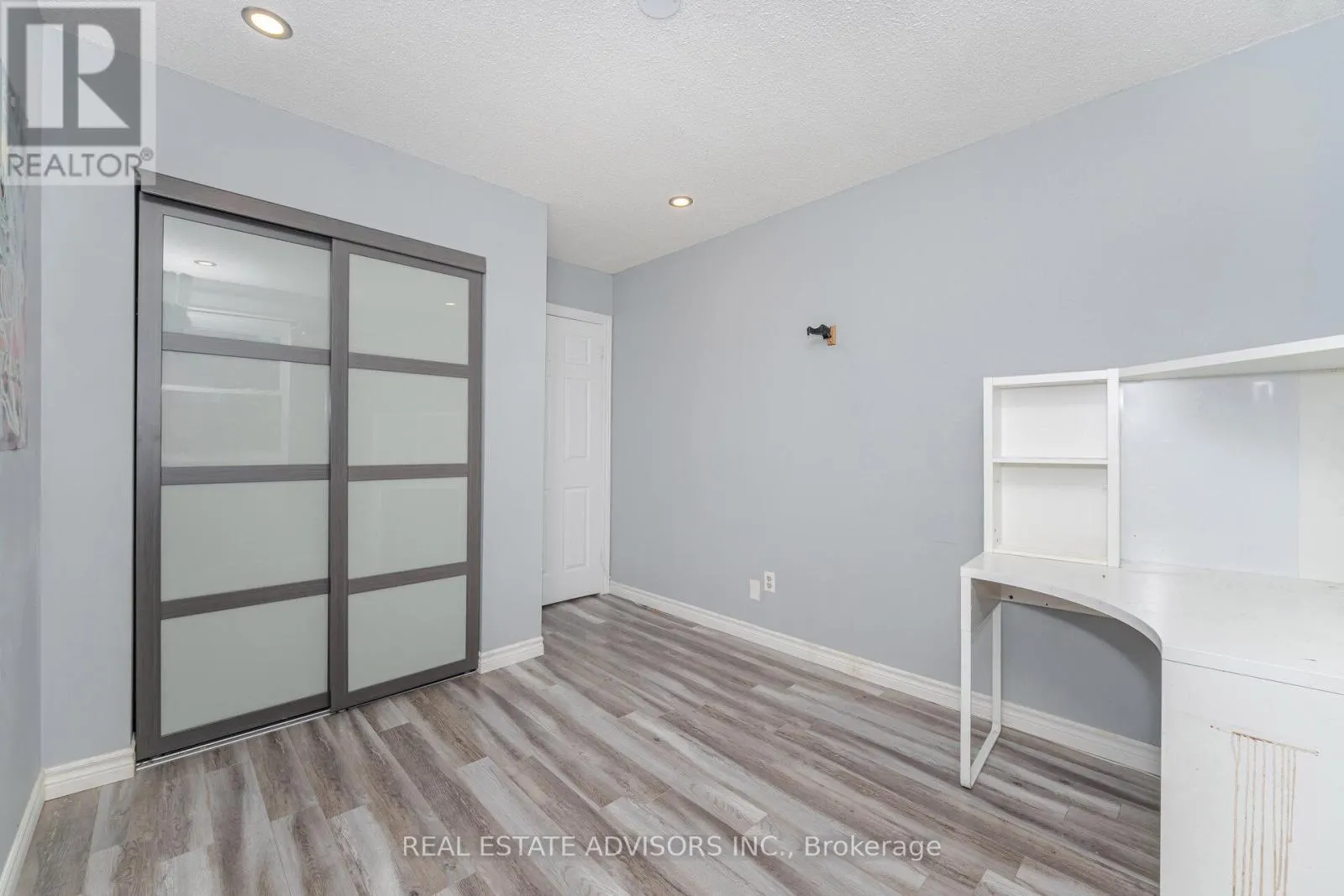 25 - 1320 HAMPTON STREET