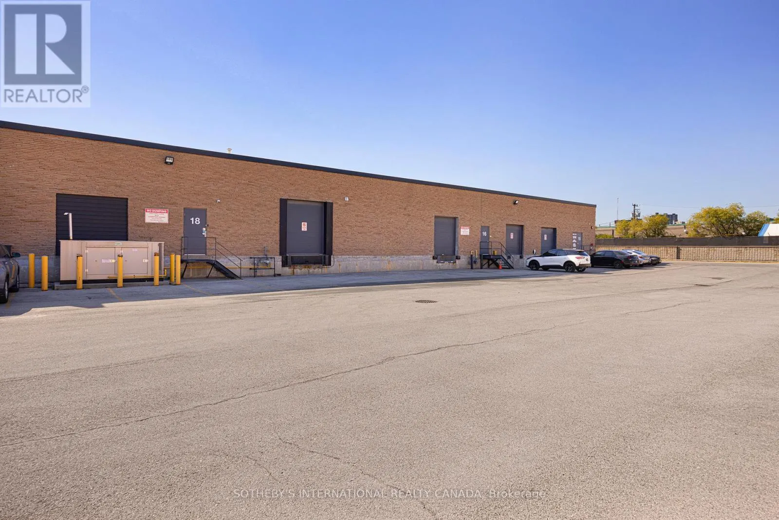18-19 - 755 QUEENSWAY E