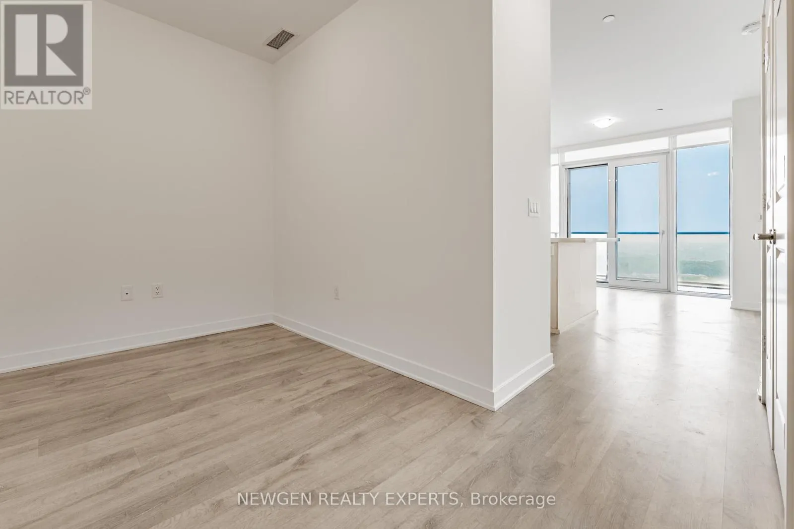 PH 2203 - 4655 METCALFE AVENUE