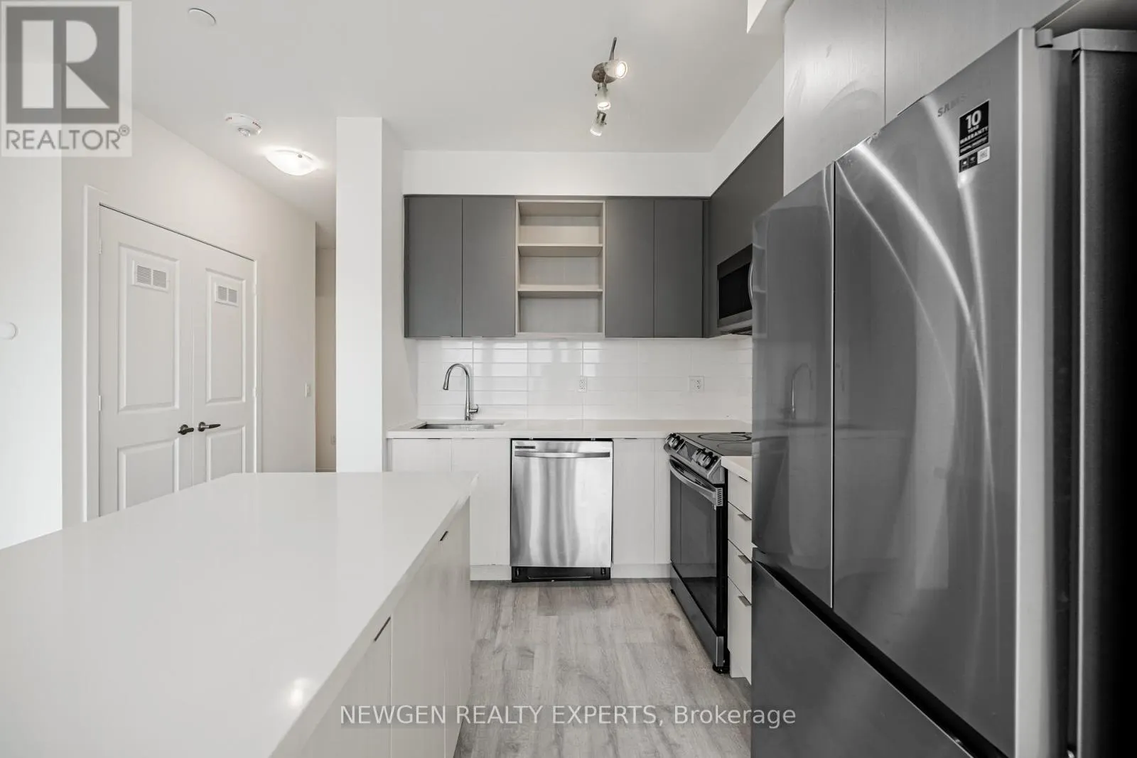 PH 2203 - 4655 METCALFE AVENUE