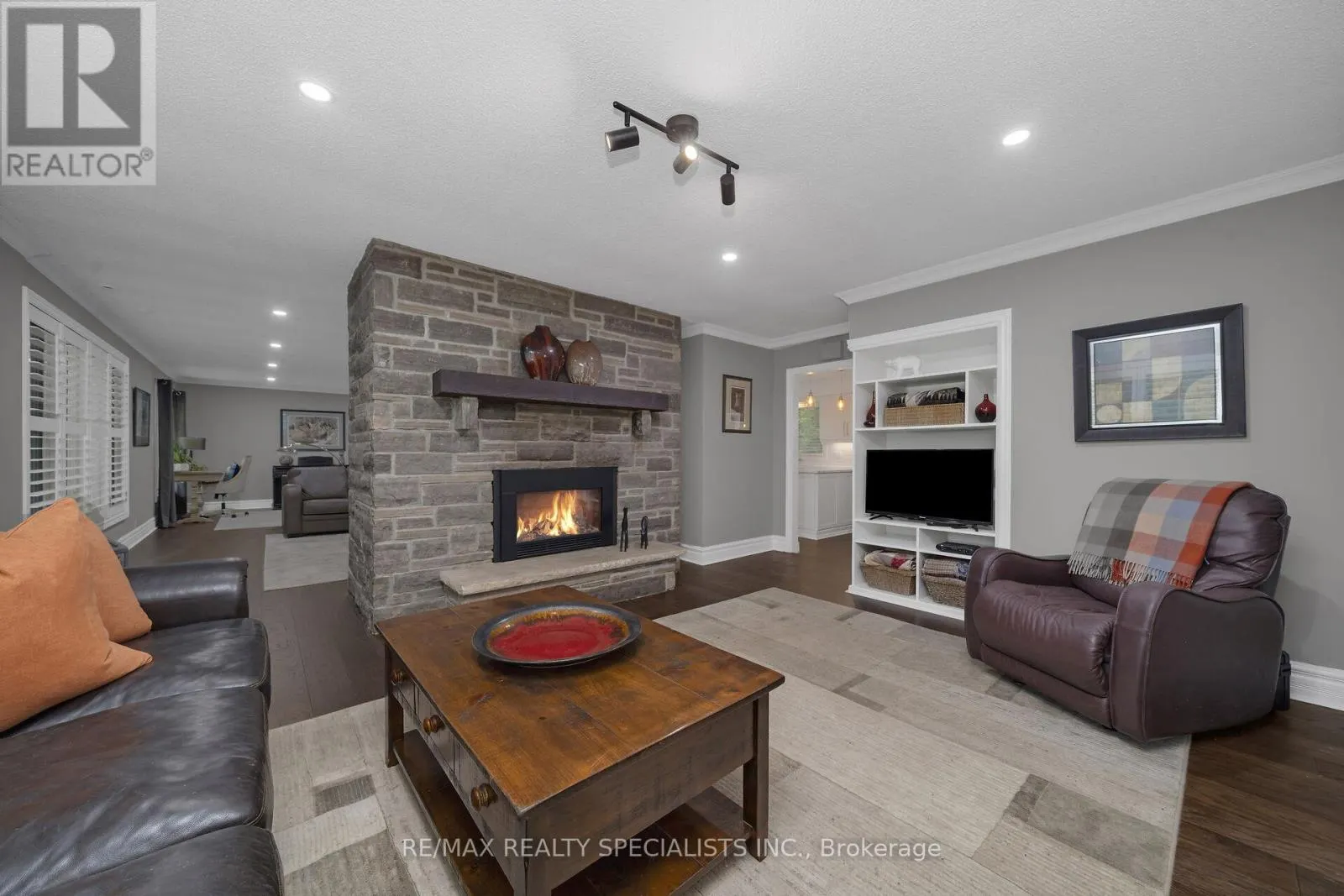 2 CEDAR DRIVE