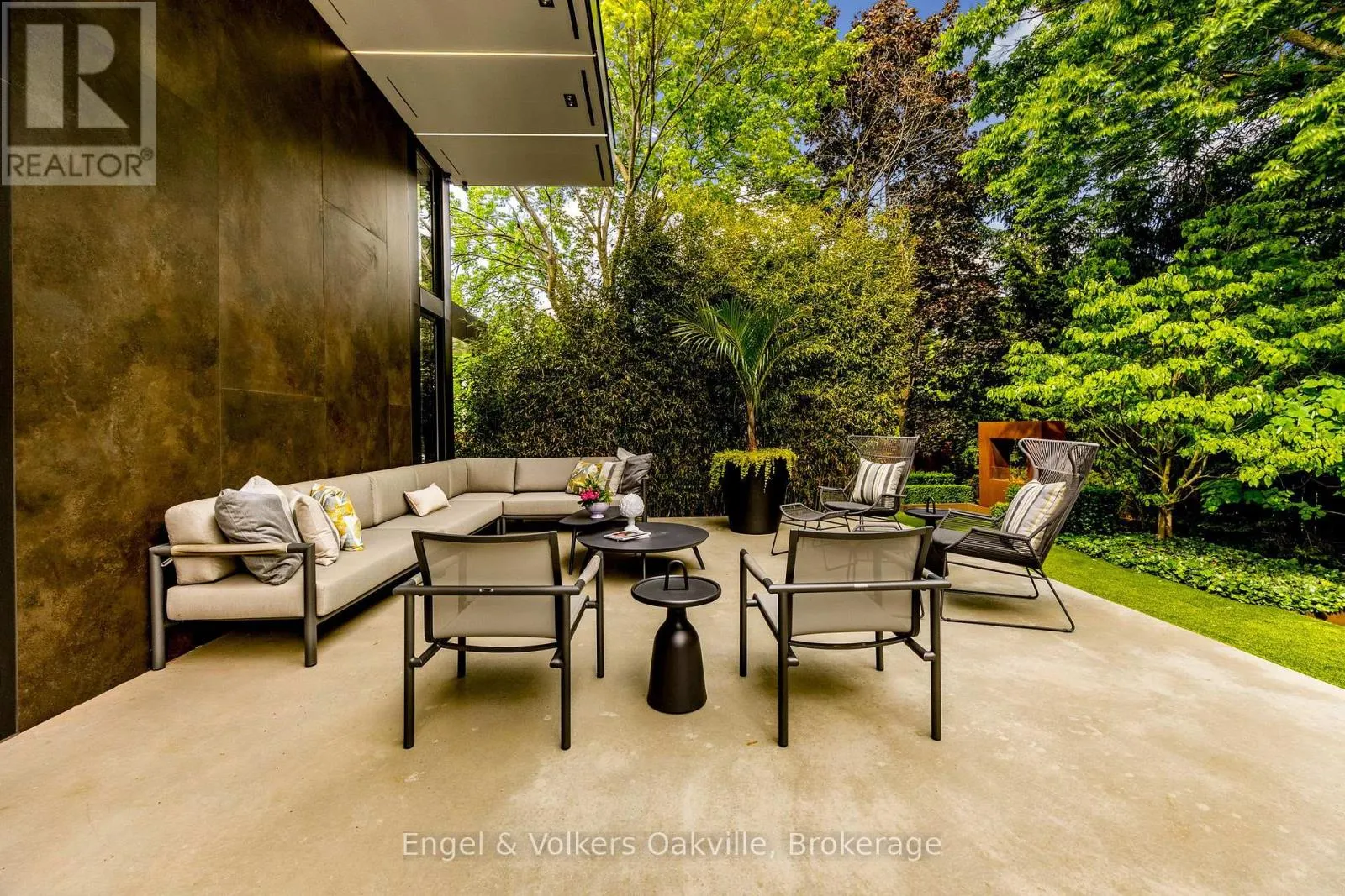 1516 DUNCAN ROAD