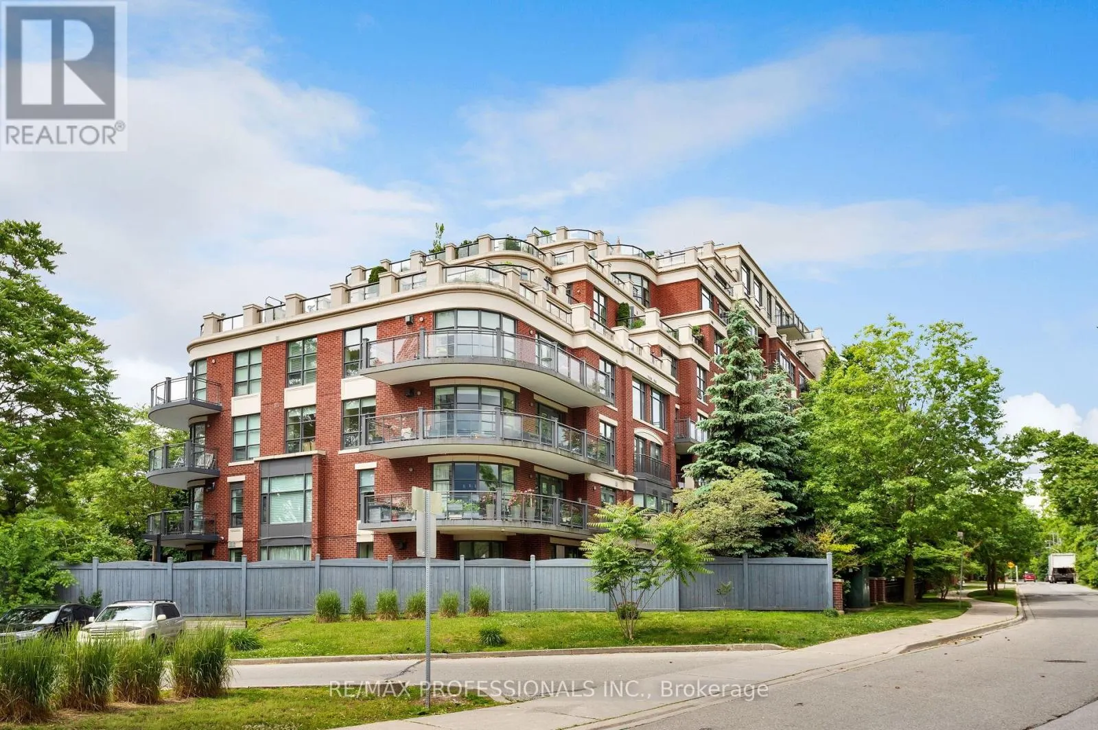 311 - 9 BURNHAMTHORPE CRESCENT