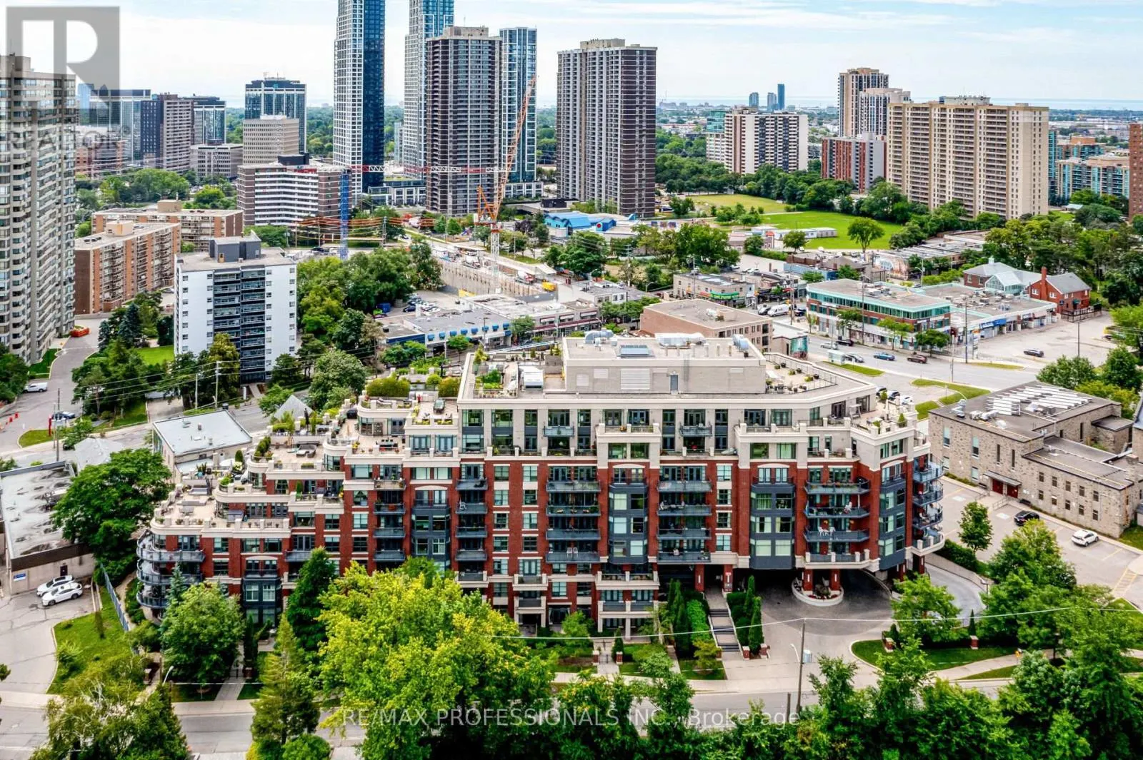311 - 9 BURNHAMTHORPE CRESCENT