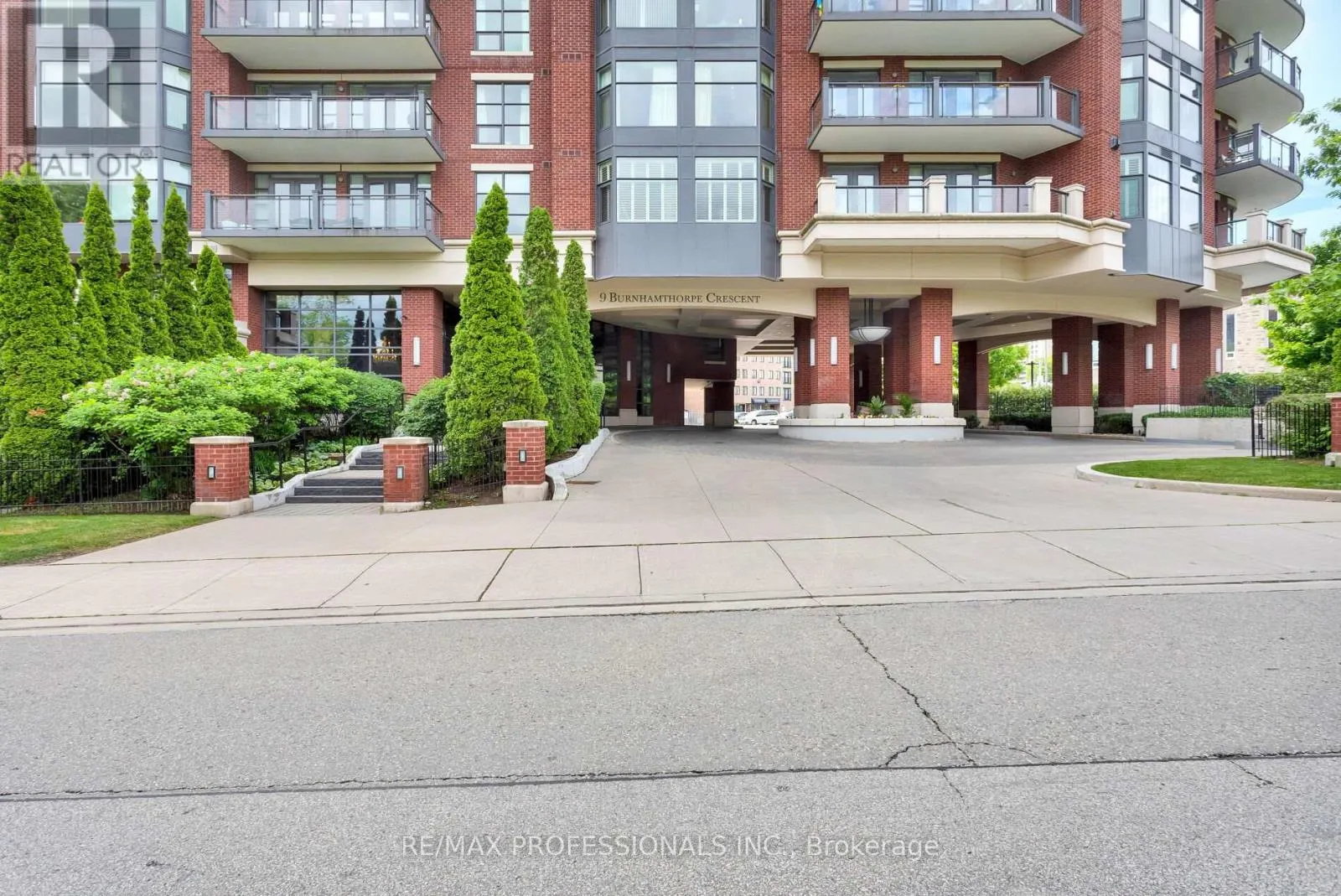 311 - 9 BURNHAMTHORPE CRESCENT