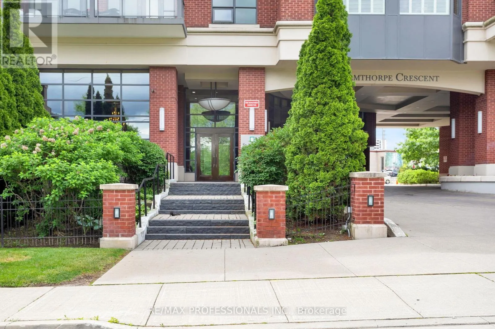 311 - 9 BURNHAMTHORPE CRESCENT