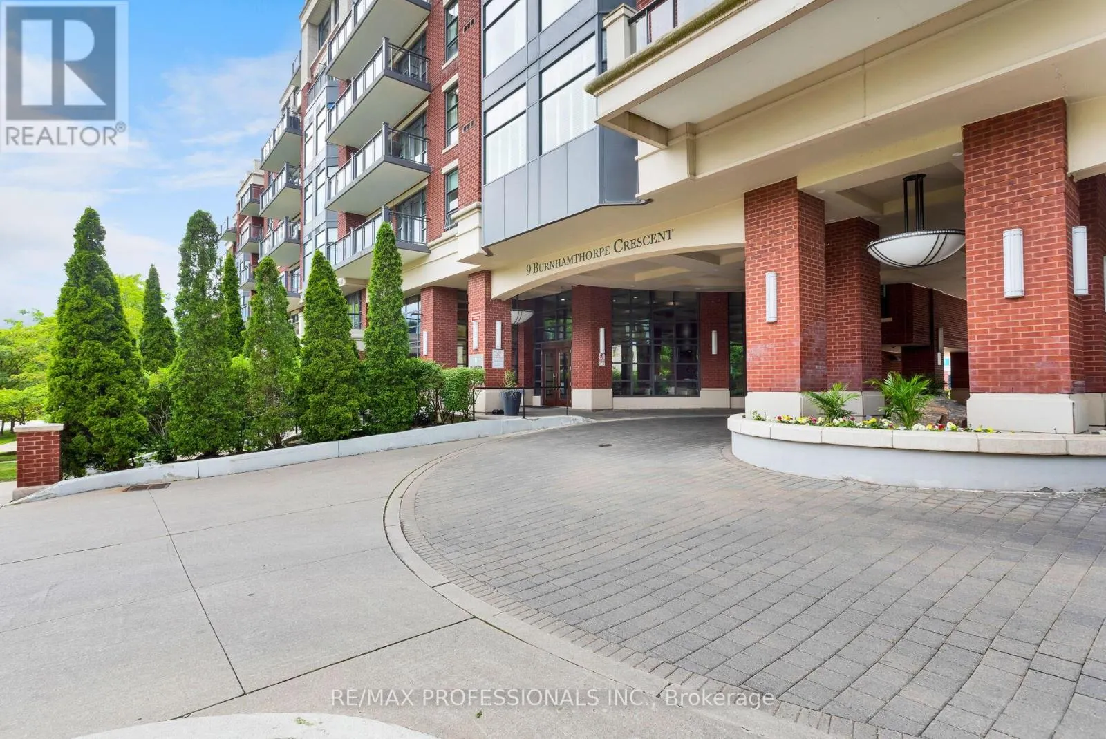 311 - 9 BURNHAMTHORPE CRESCENT