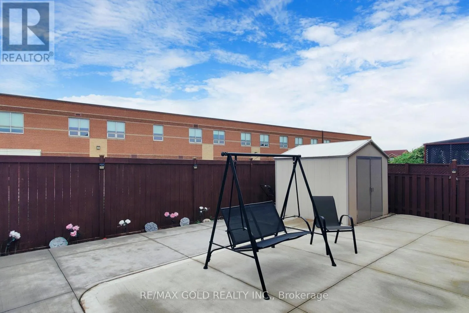 18 THIMBLEBERRY STREET
