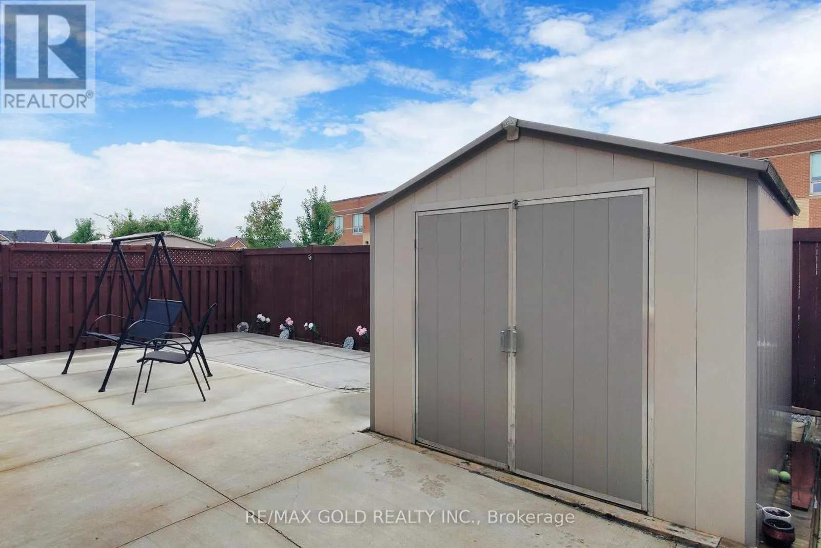 18 THIMBLEBERRY STREET