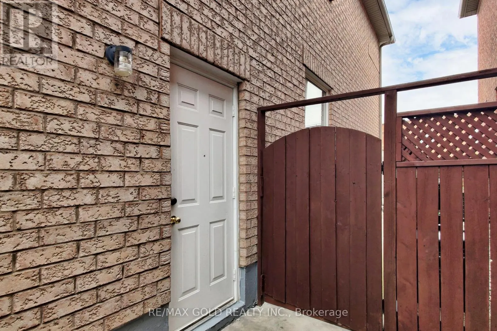 18 THIMBLEBERRY STREET