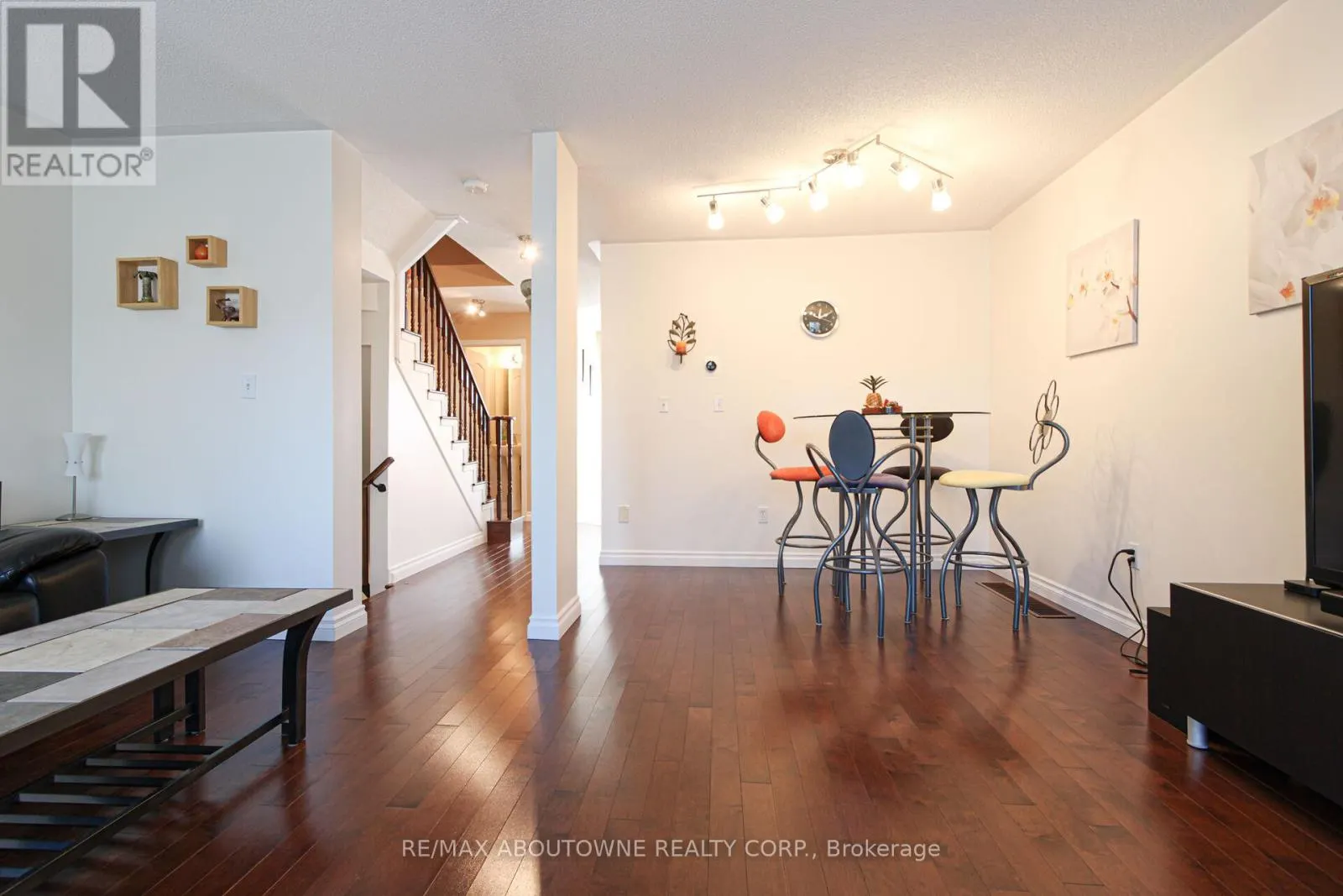 327 - 3030 BREAKWATER COURT