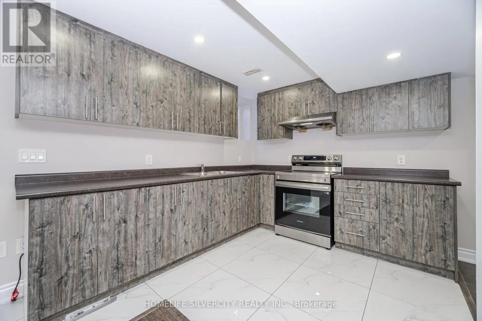 105 AYLESBURY DRIVE