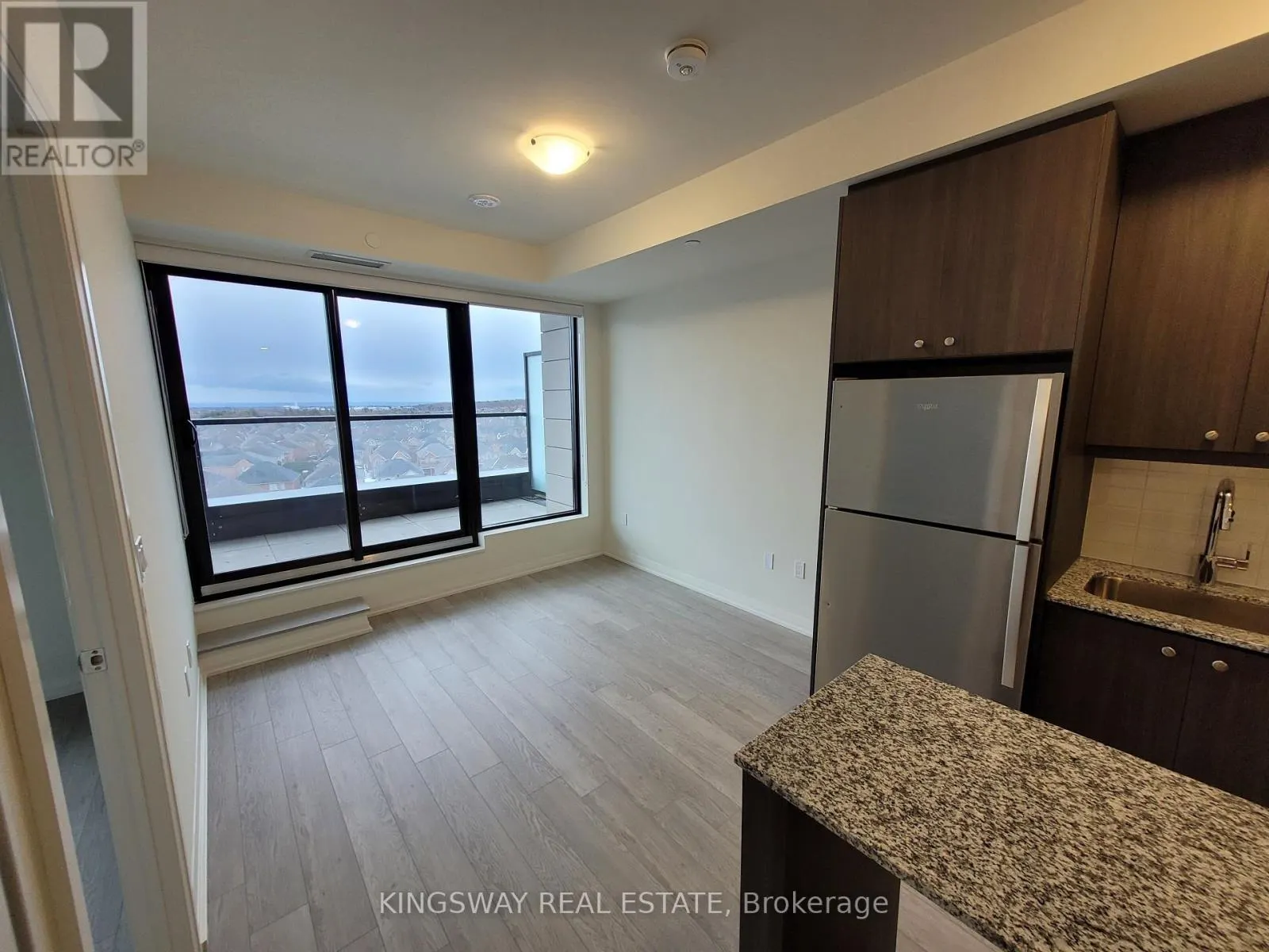 804 - 1415 DUNDAS STREET E