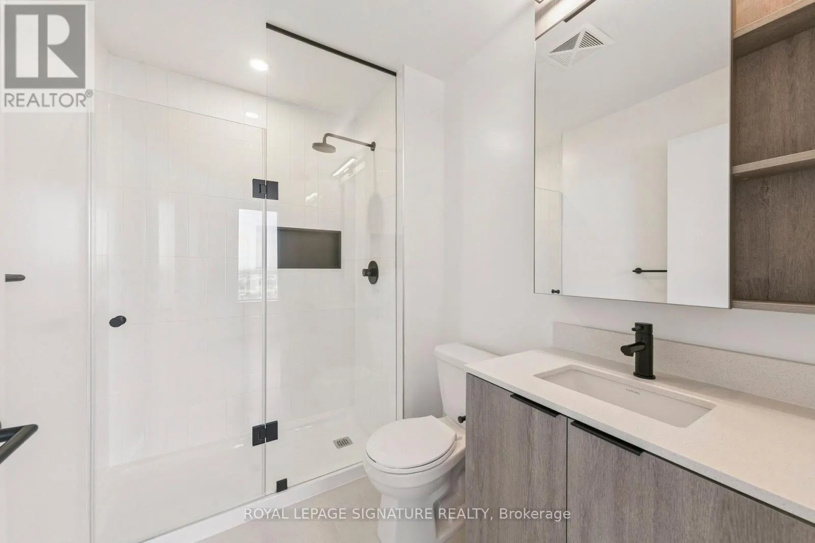 1710 - 2495 EGLINTON AVENUE W