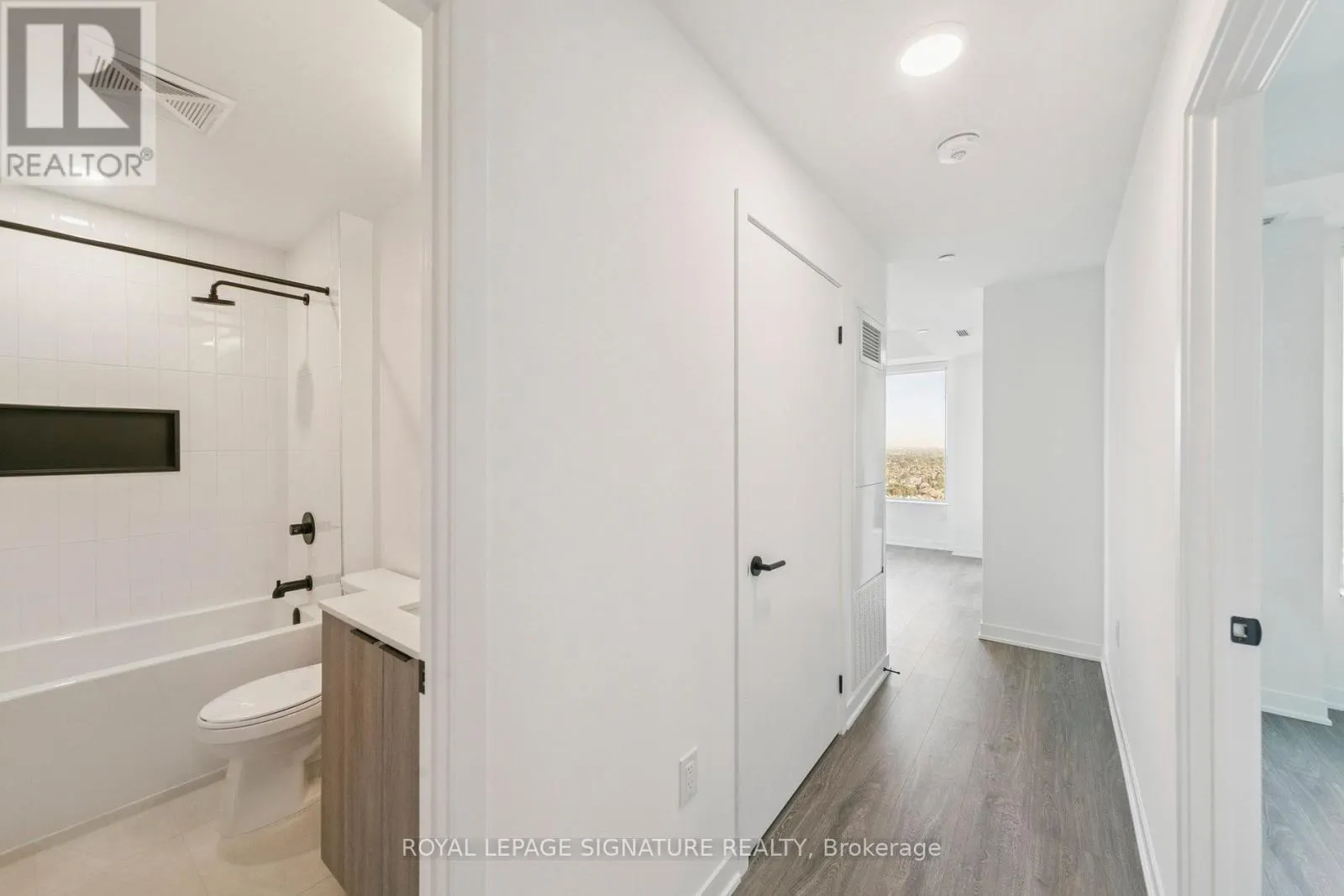 1710 - 2495 EGLINTON AVENUE W