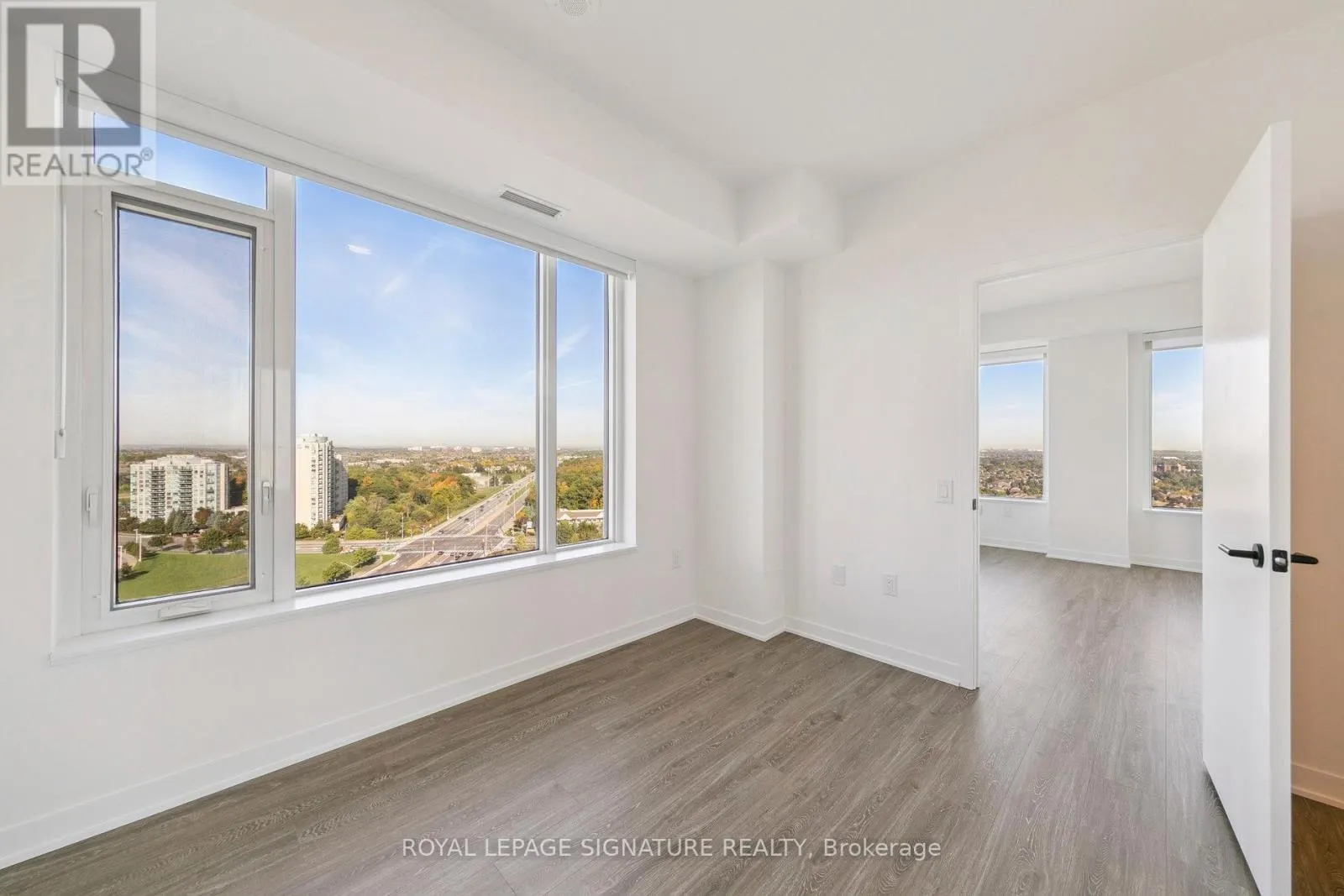 1710 - 2495 EGLINTON AVENUE W