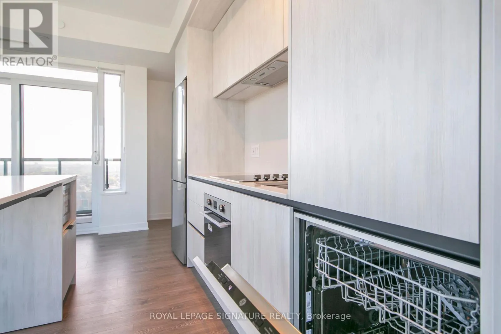 1710 - 2495 EGLINTON AVENUE W