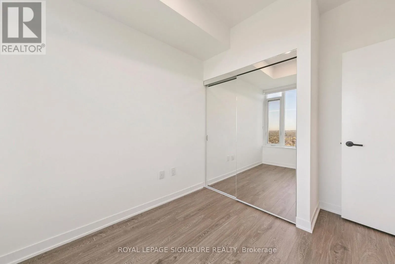 1710 - 2495 EGLINTON AVENUE W