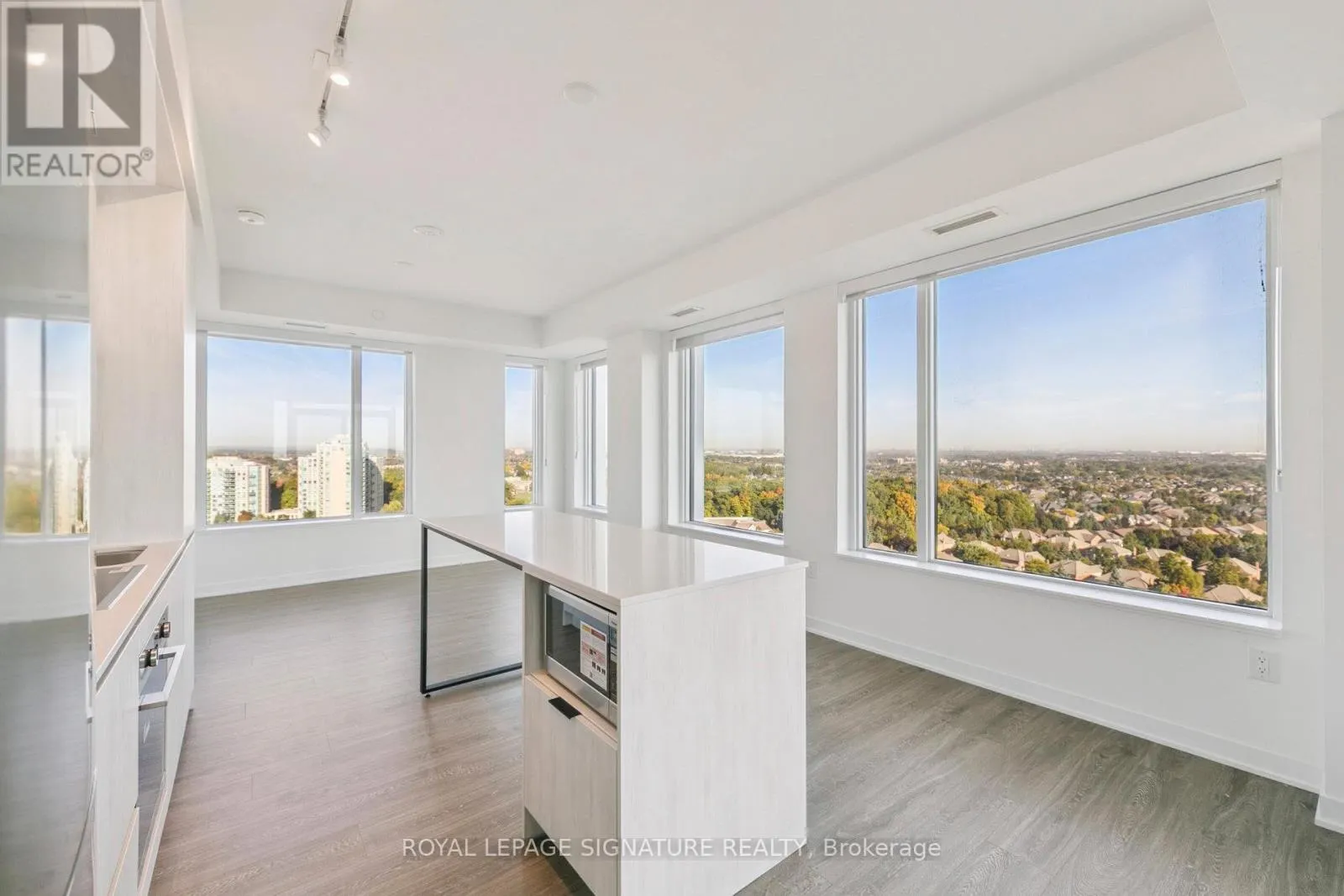 1710 - 2495 EGLINTON AVENUE W