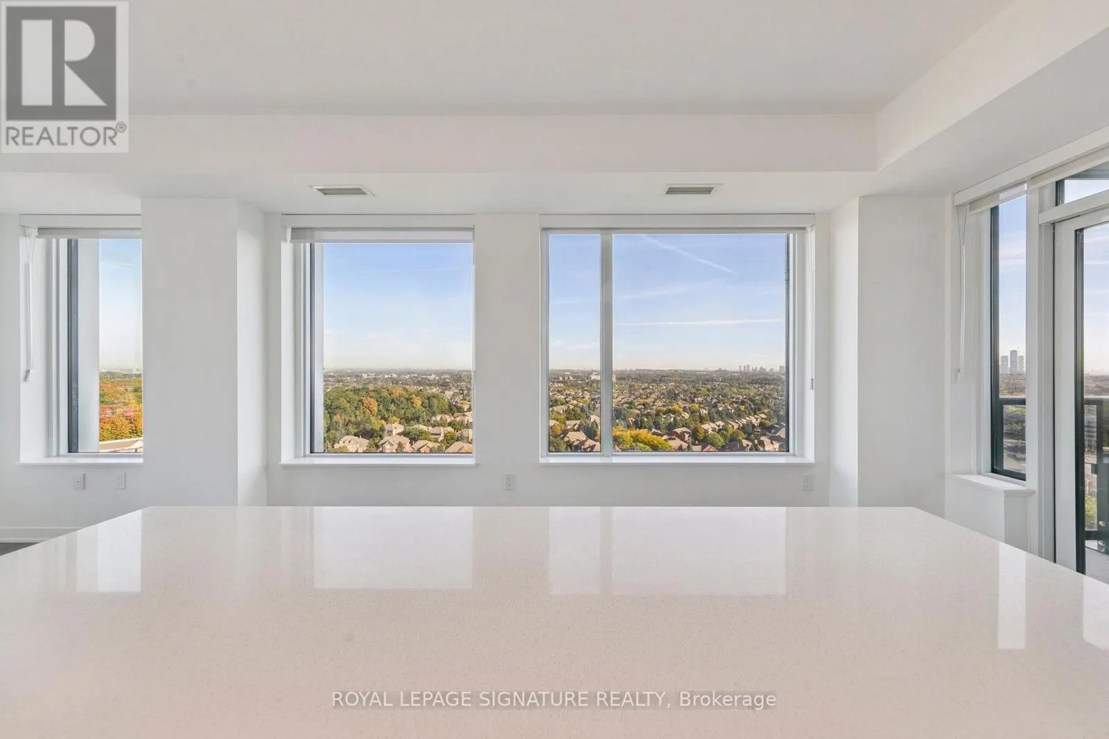 1710 - 2495 EGLINTON AVENUE W