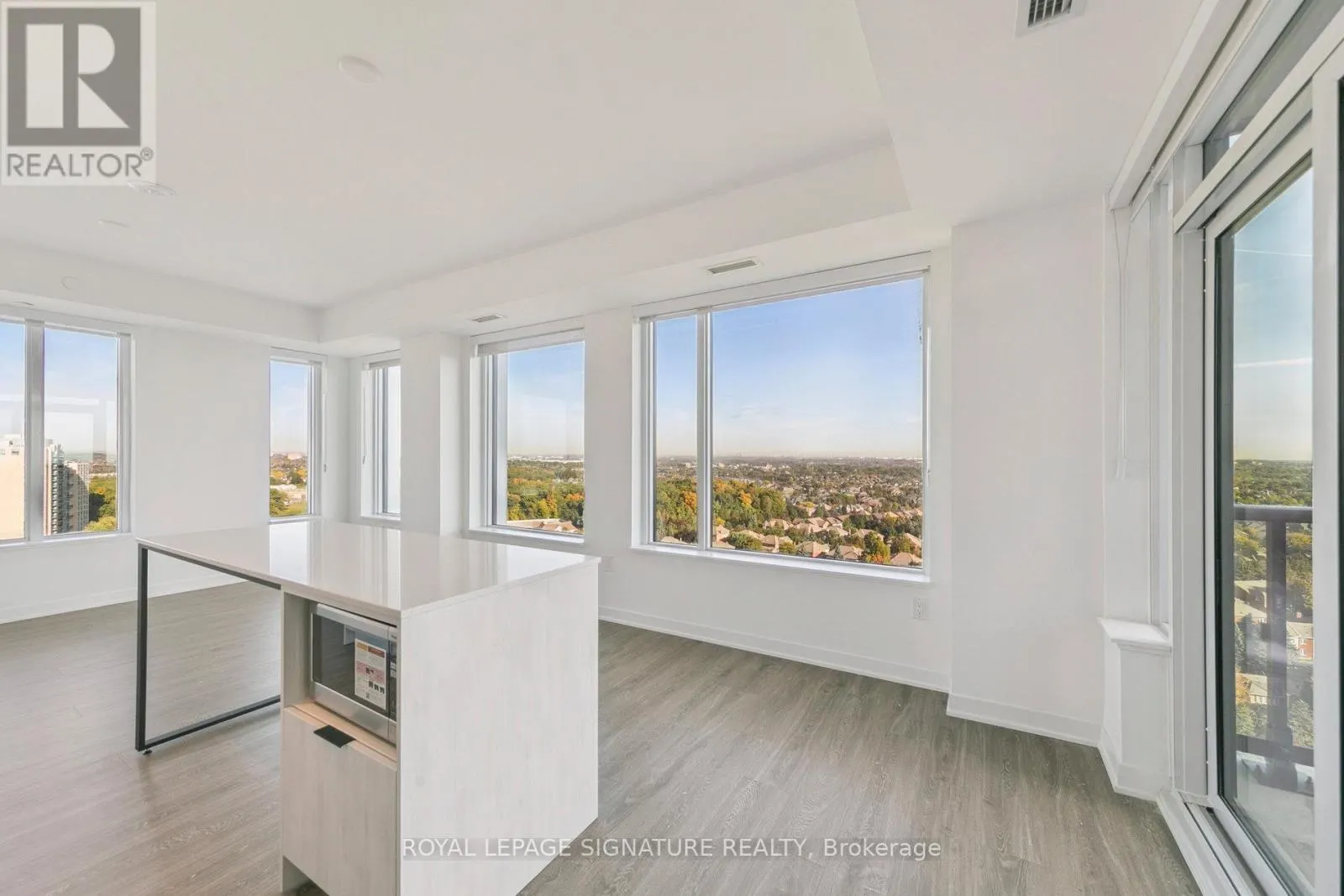 1710 - 2495 EGLINTON AVENUE W