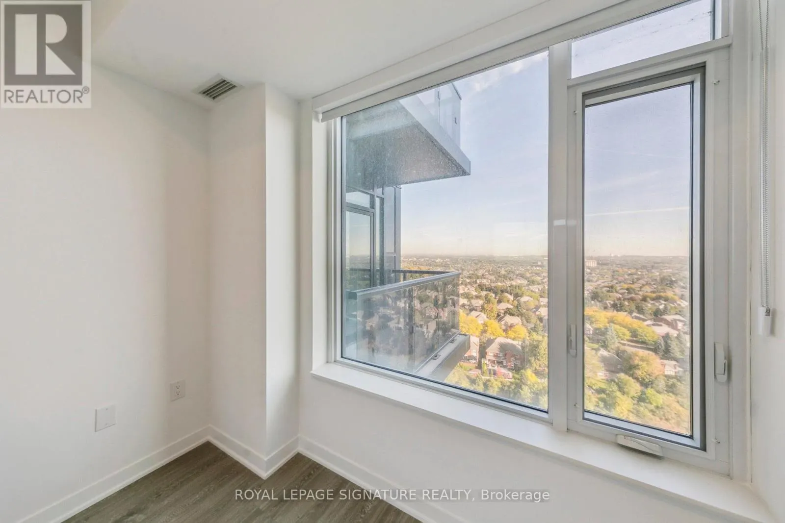 1710 - 2495 EGLINTON AVENUE W
