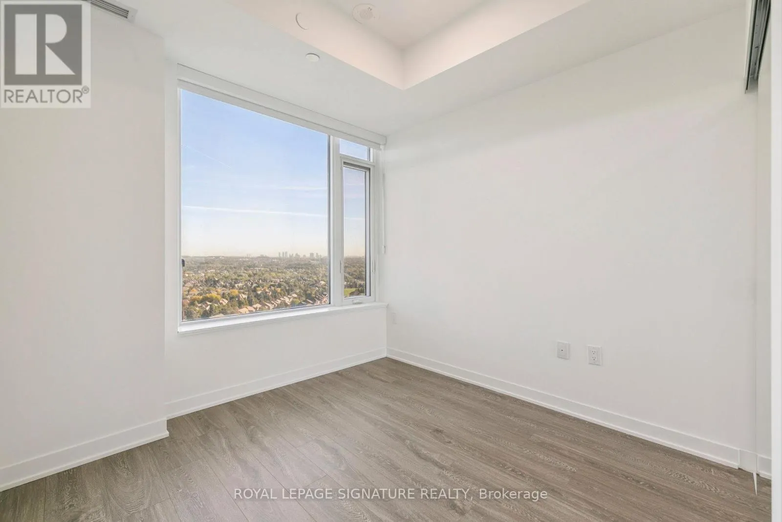 1710 - 2495 EGLINTON AVENUE W