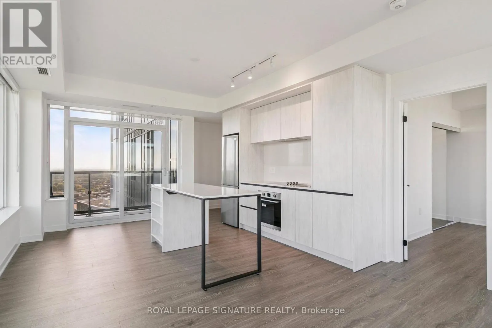 1710 - 2495 EGLINTON AVENUE W