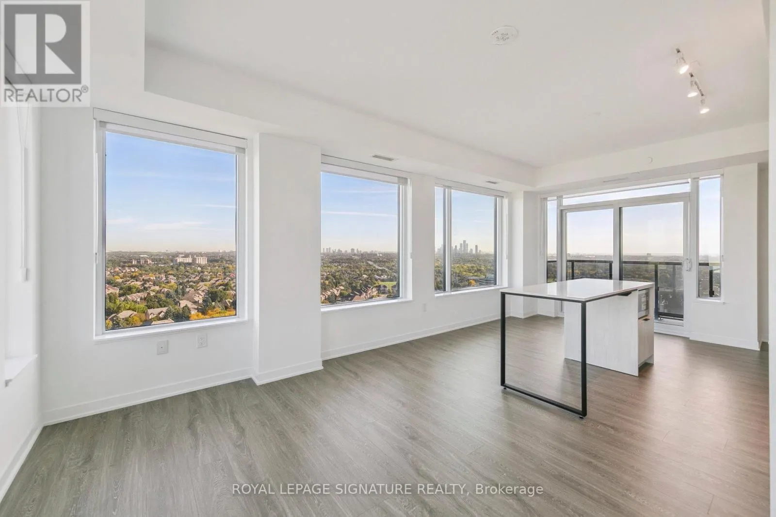 1710 - 2495 EGLINTON AVENUE W