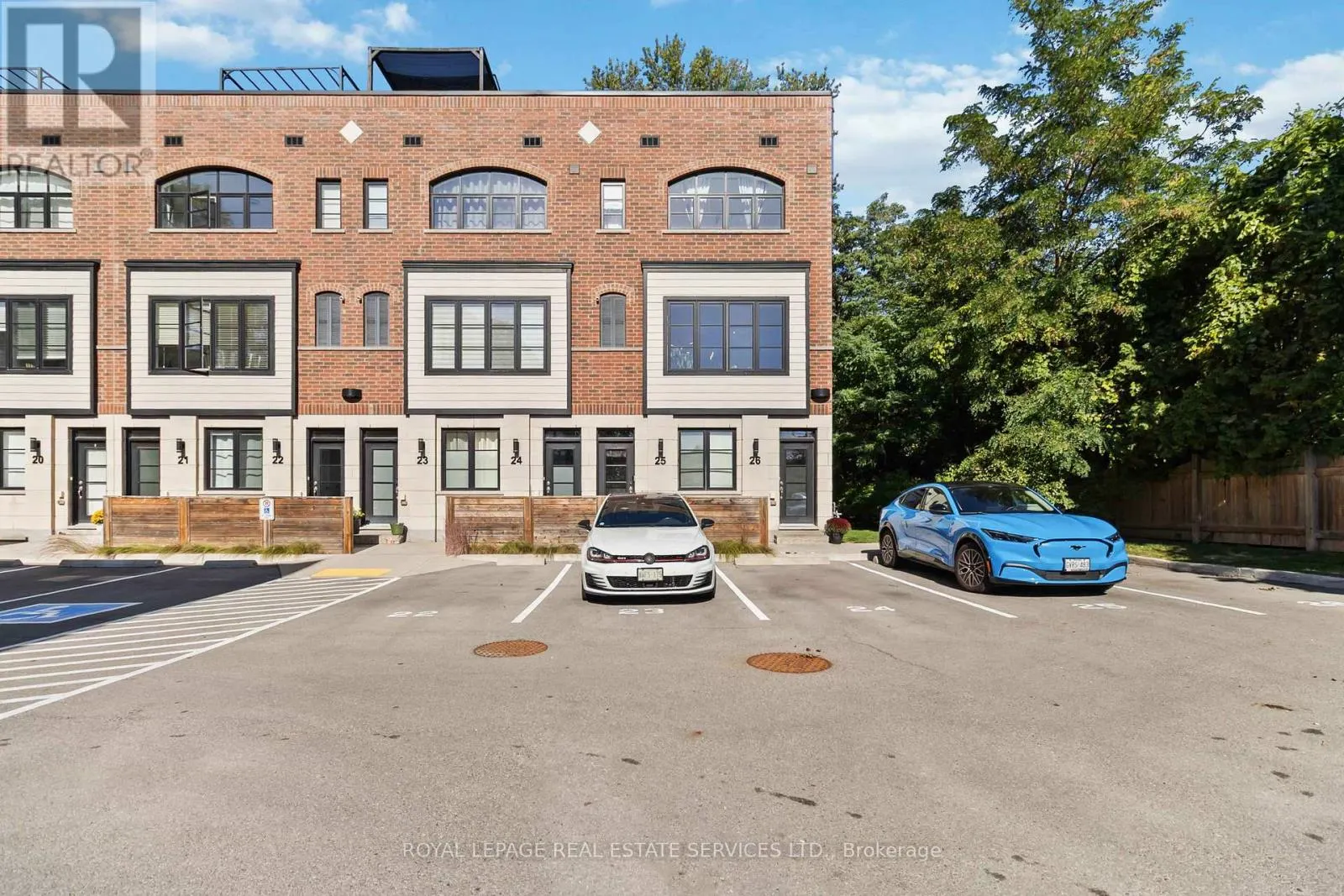 25 - 405 PLAINS ROAD E