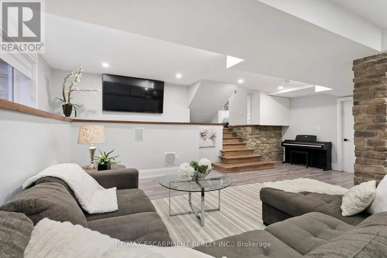 2683 KINGSBERRY CRESCENT