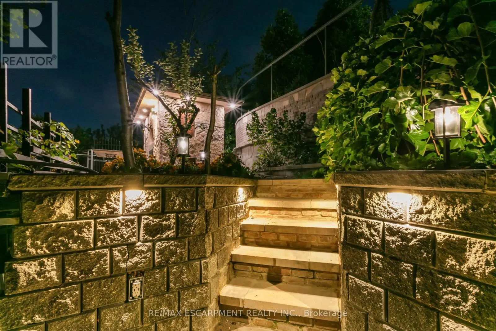 2683 KINGSBERRY CRESCENT