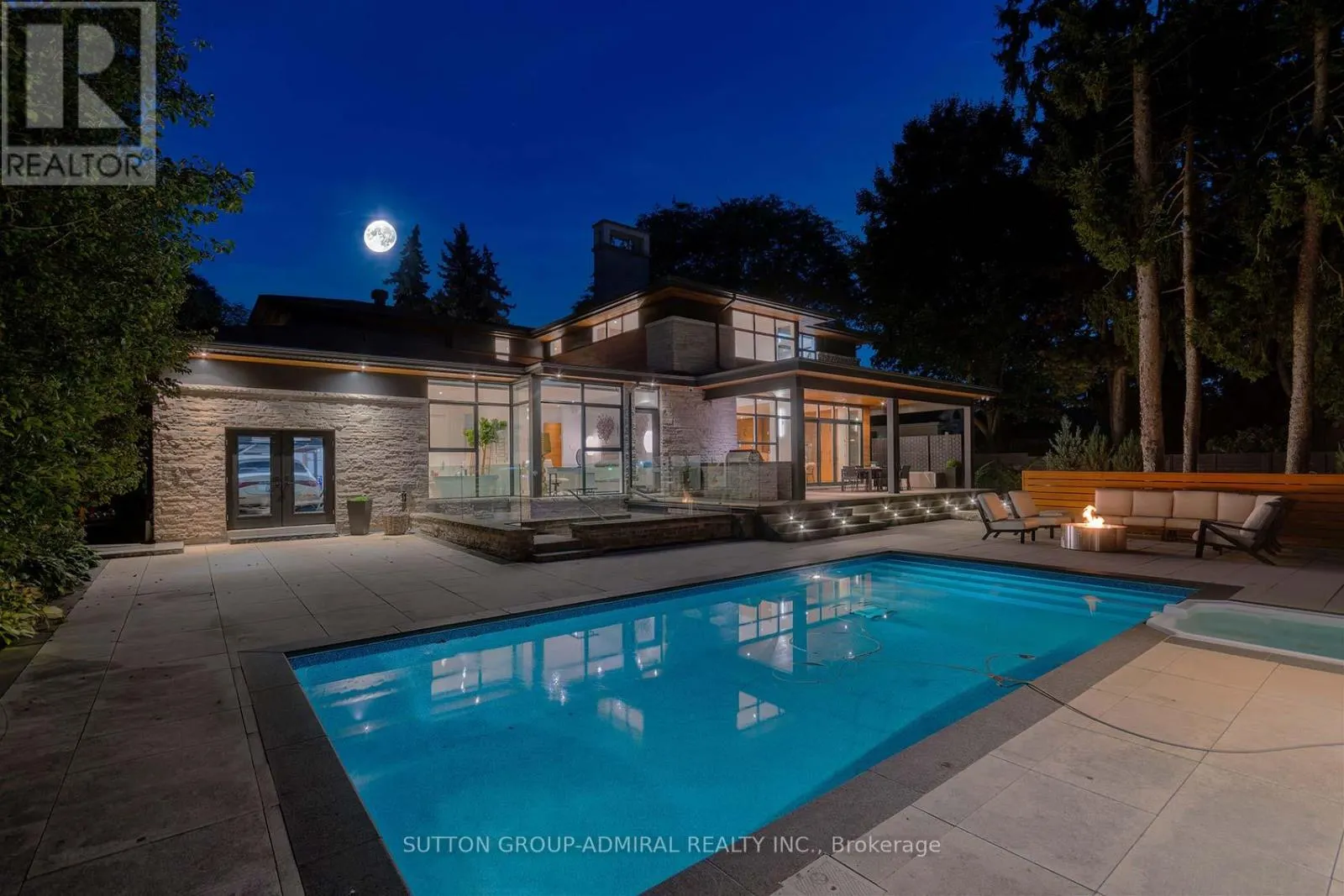 211 GLENVIEW DRIVE