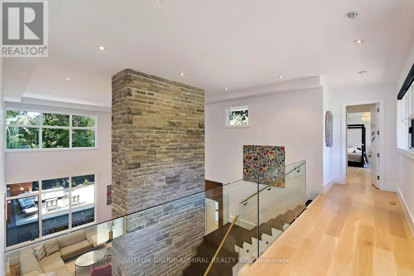 211 GLENVIEW DRIVE