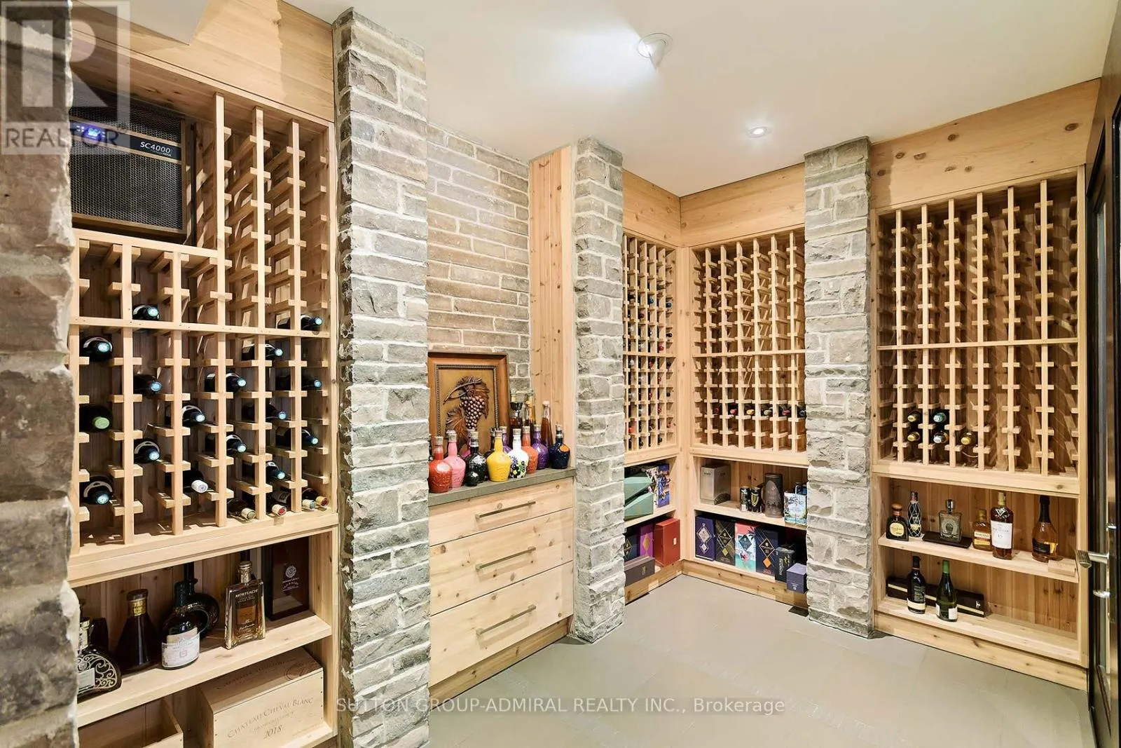 211 GLENVIEW DRIVE