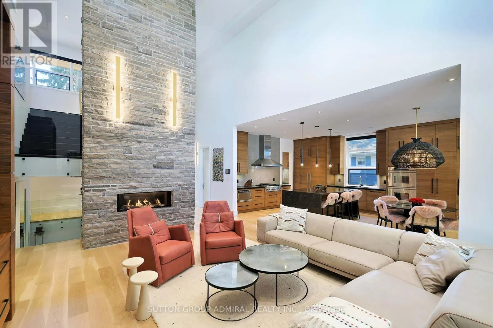 211 GLENVIEW DRIVE