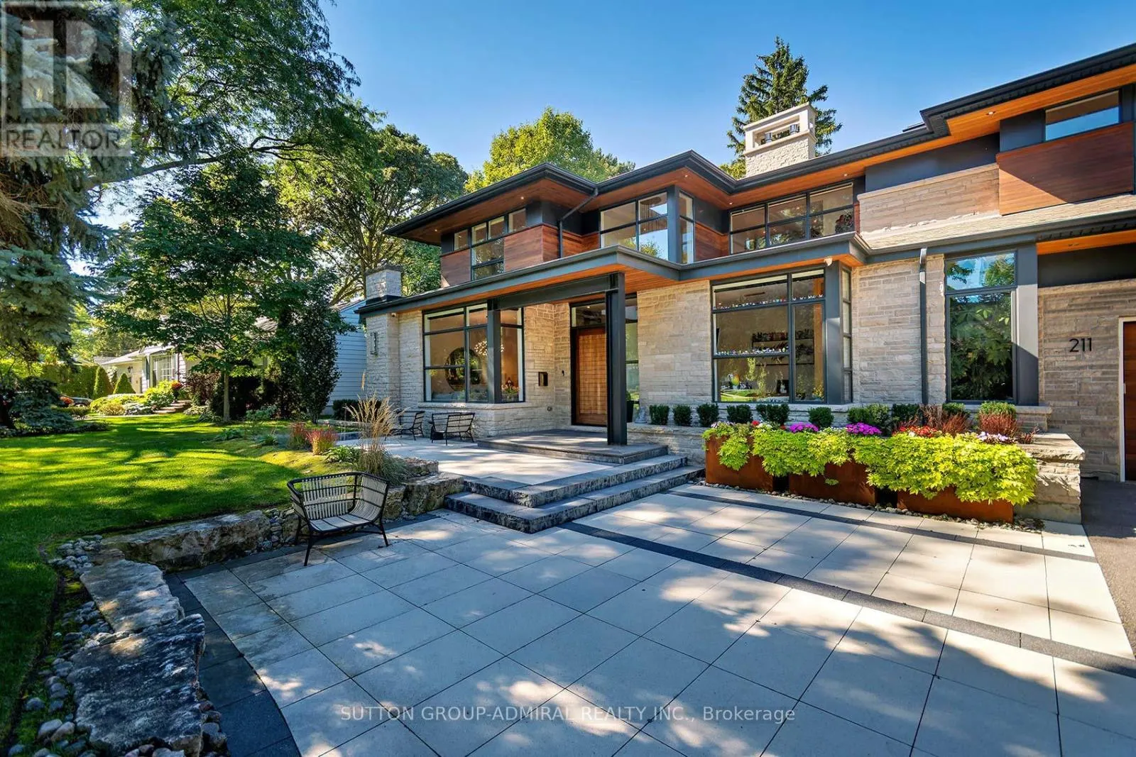 211 GLENVIEW DRIVE