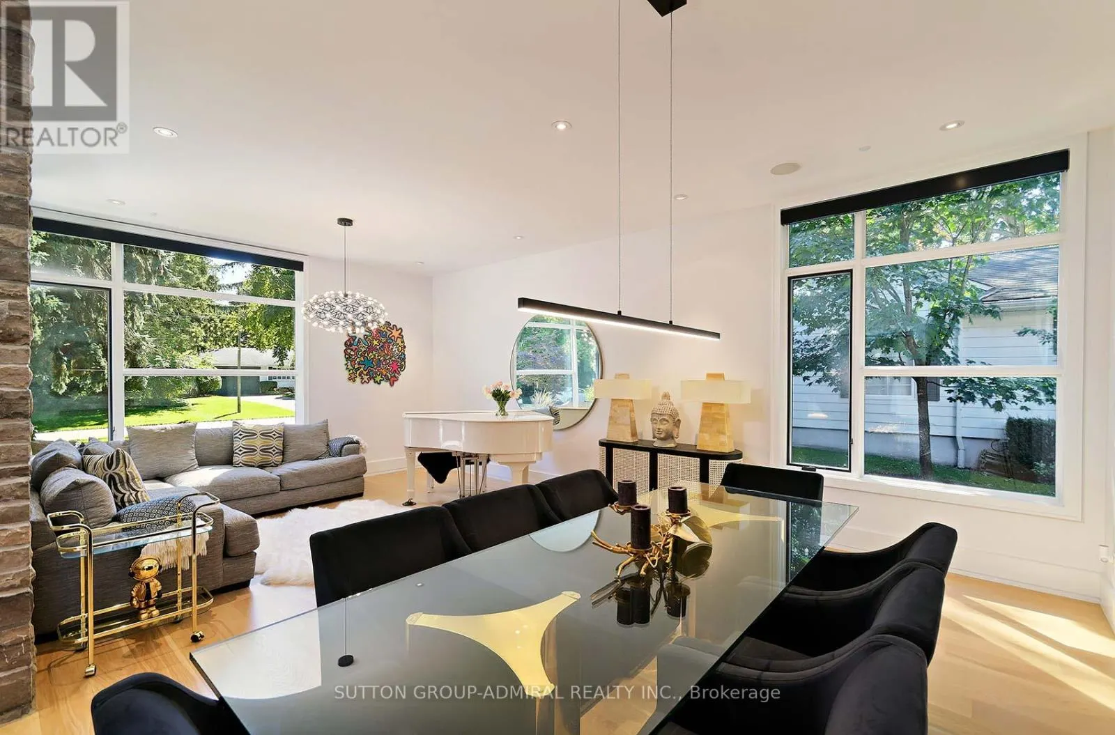 211 GLENVIEW DRIVE