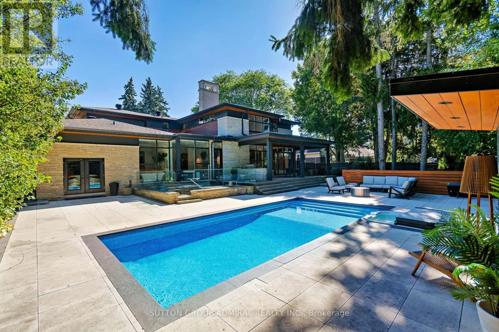 211 GLENVIEW DRIVE